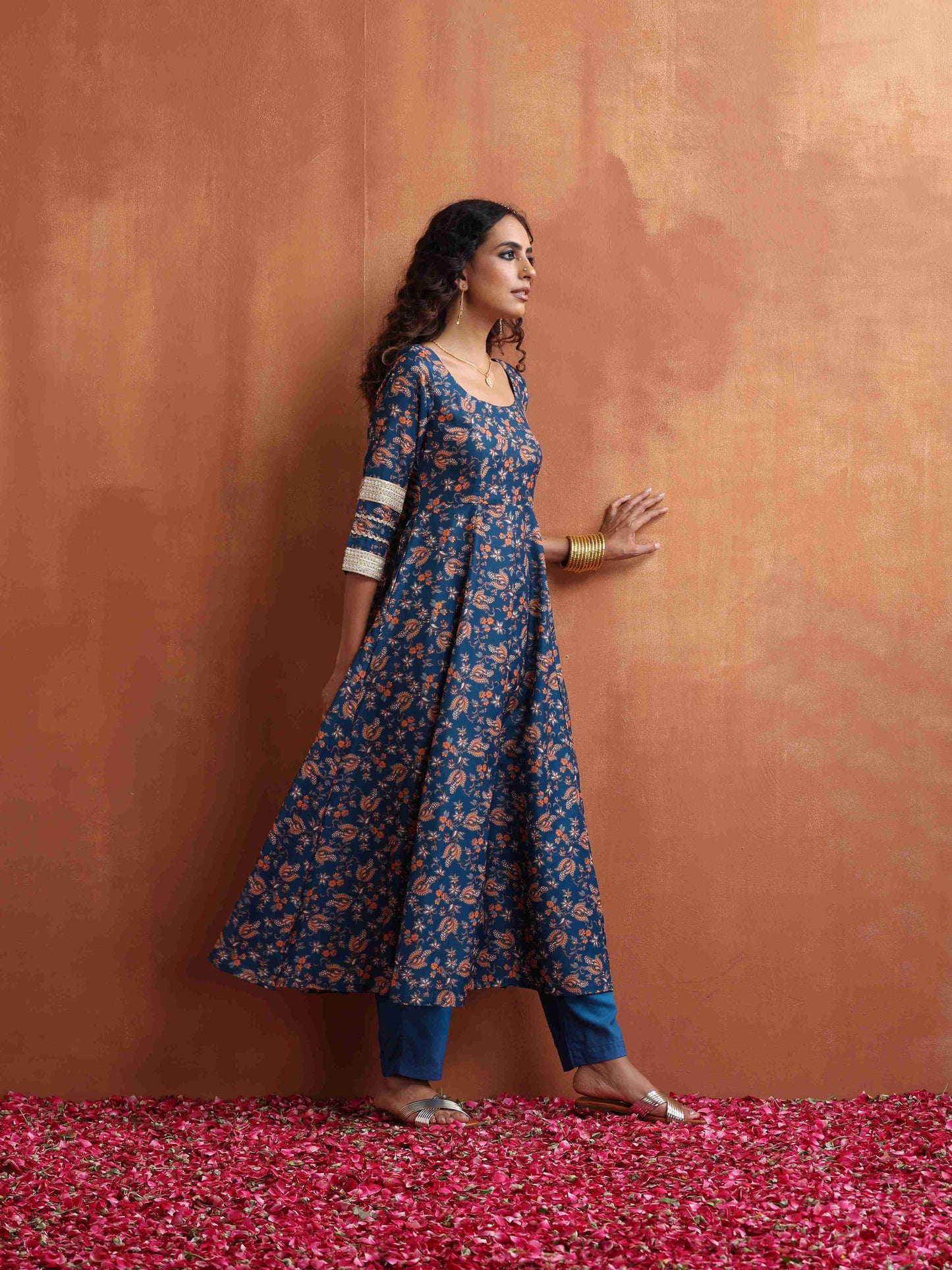 trueBrowns Blue Print Straight Kurta Set | Swadesiicart