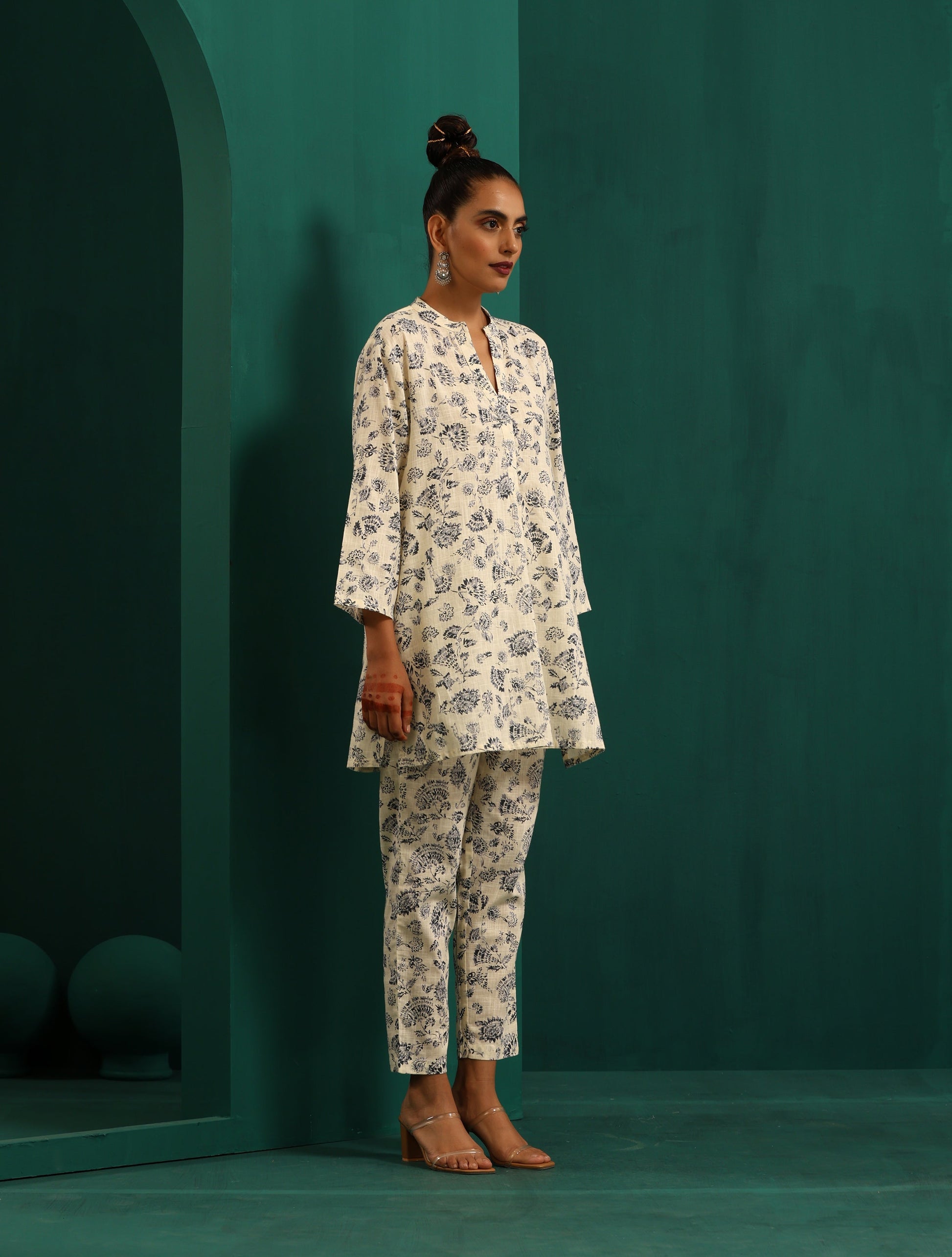 trueBrowns Blue Floral Cotton Printed Relaxed Co-ord Set - Swadesiicart