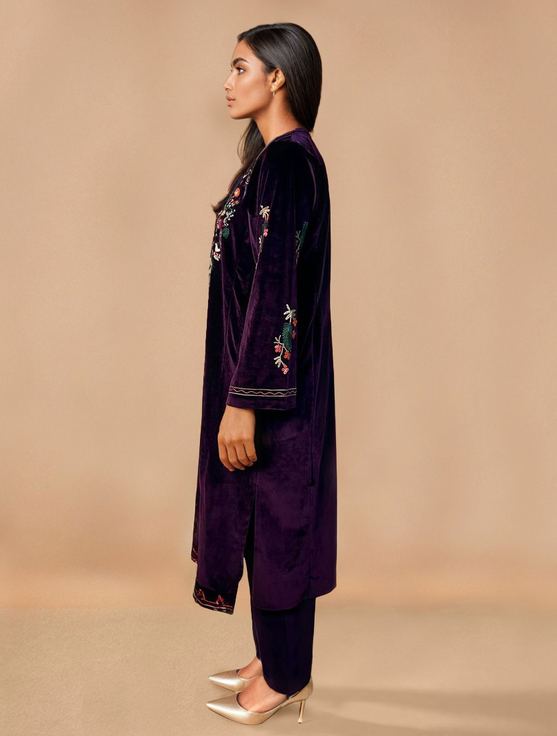 trueBrowns Wine Velvet Embroidered Kurta Set | Swadesiicart