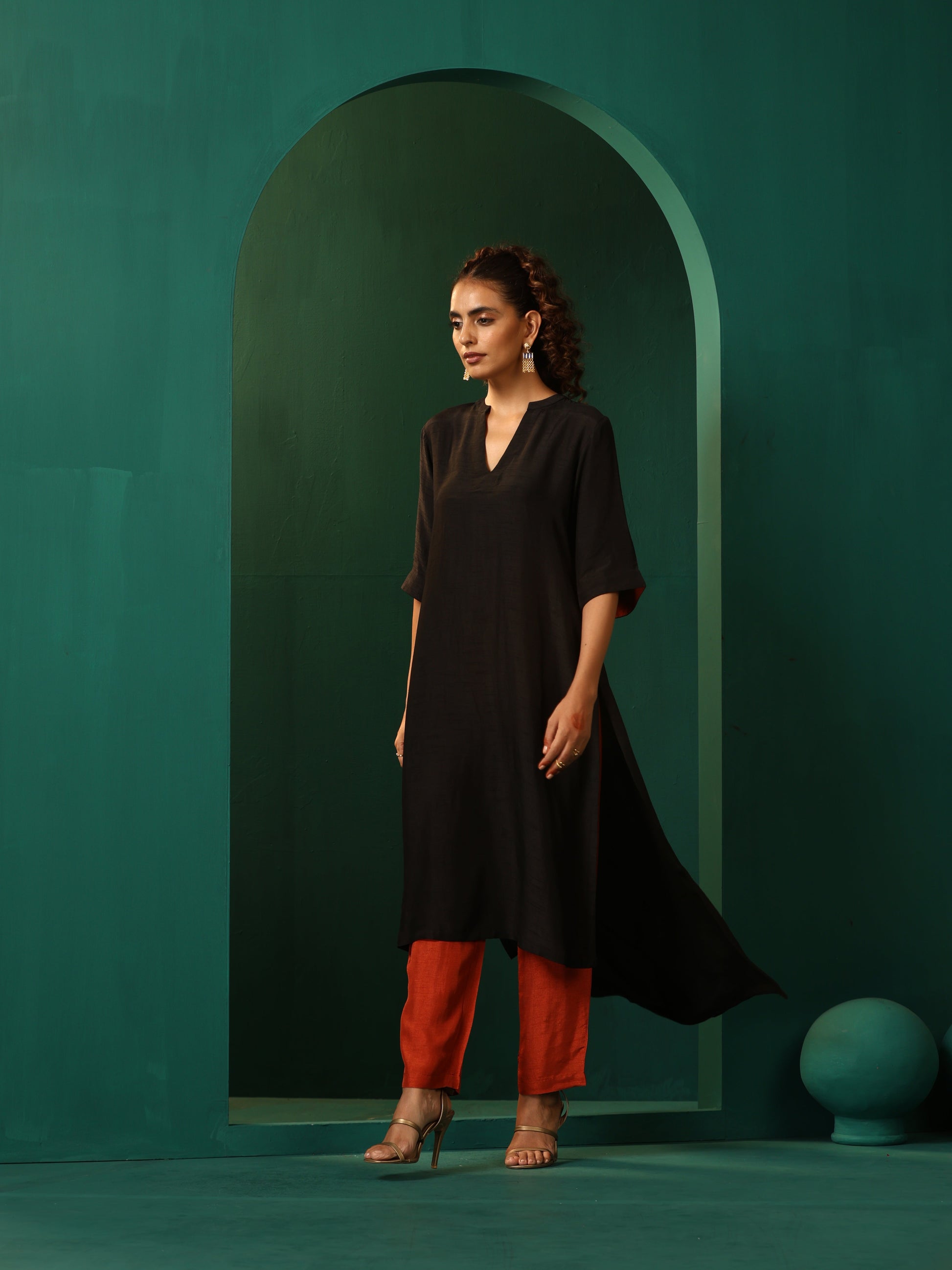 trueBrowns Black Silk High Low Kurta Pant Set | Swadesiicart