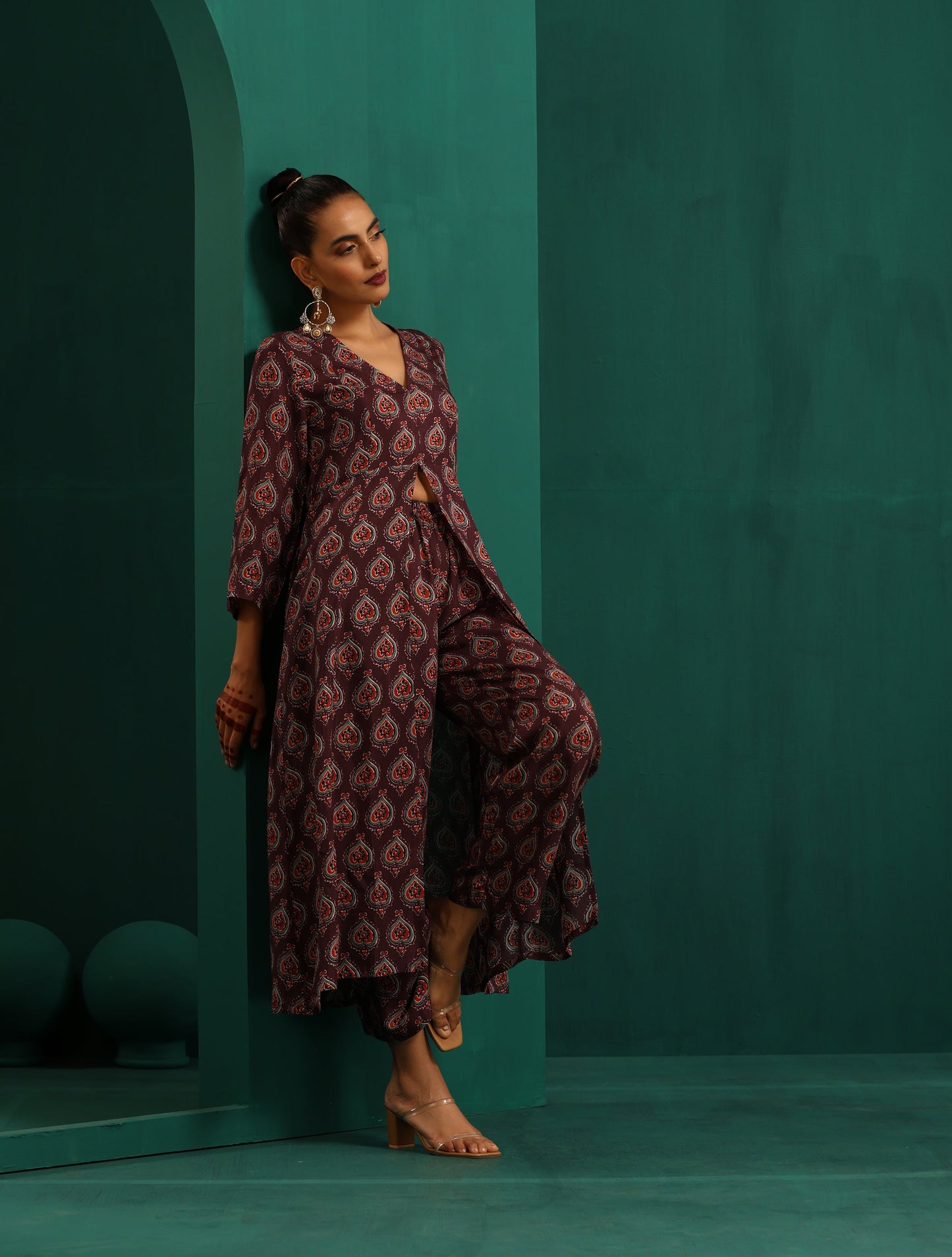 trueBrowns Deep Purple Paan Muslin Silk Printed Front Slit Kurta Pant Set | Swadesiicart