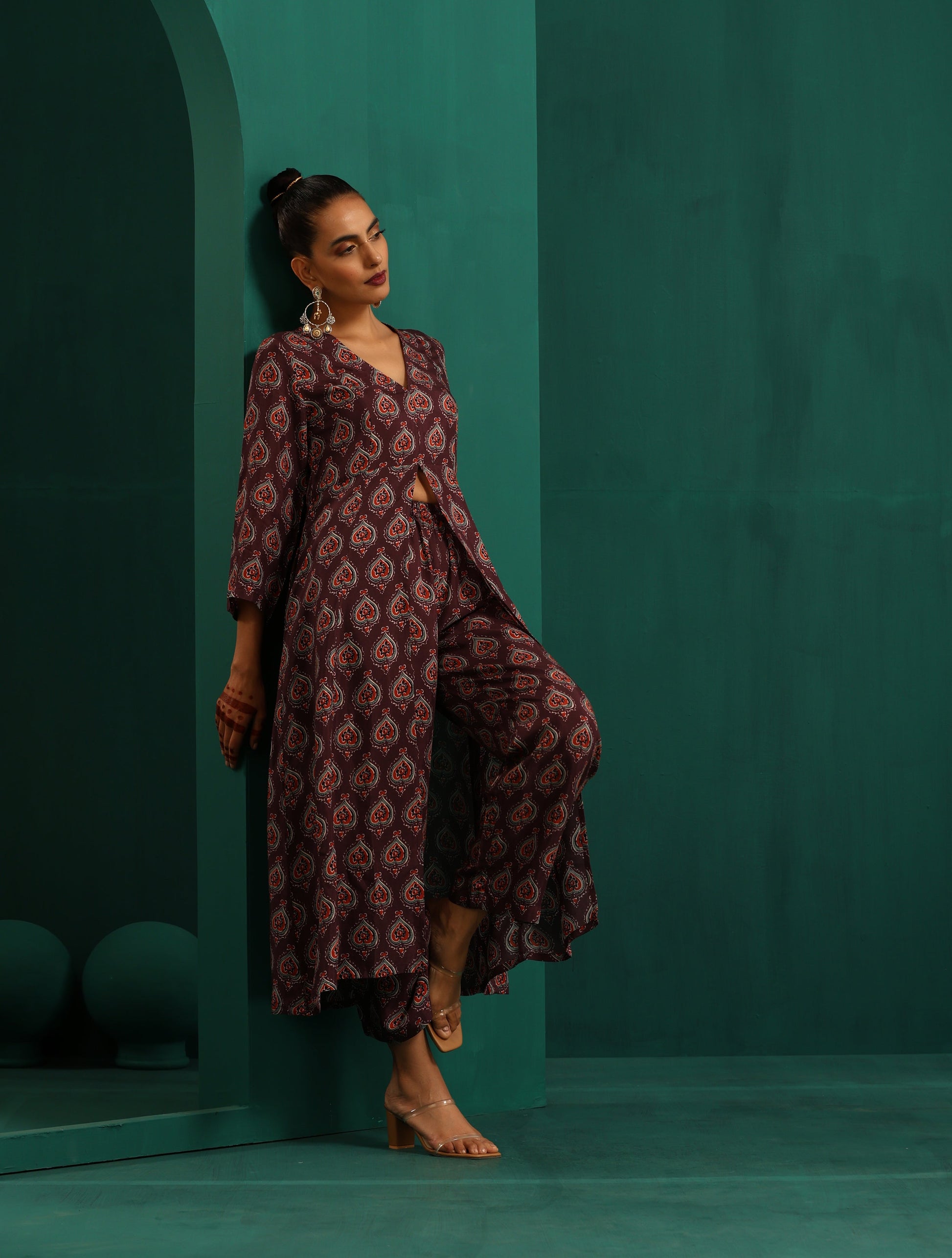 trueBrowns Deep Purple Paan Muslin Silk Printed Front Slit Kurta Pant Set | Swadesiicart