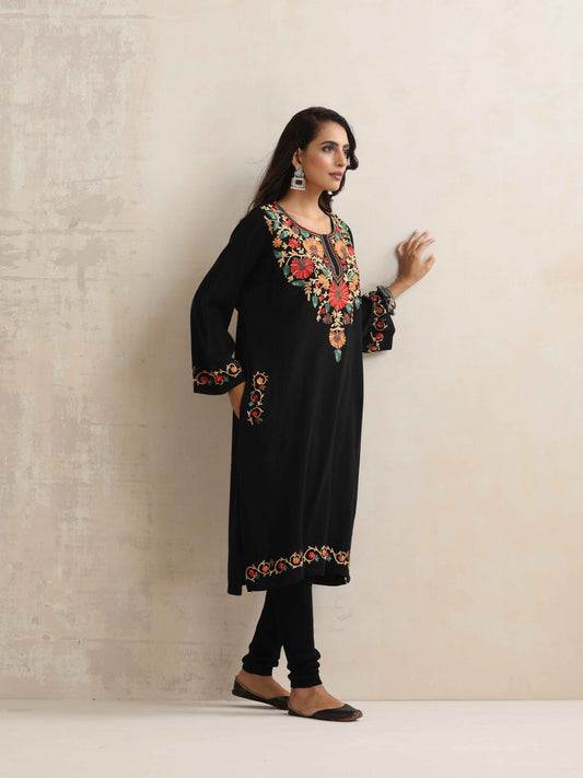 trueBrowns Black Kashmiri Floral Embroidered Woollen Phiran Kurta | Swadesiicart