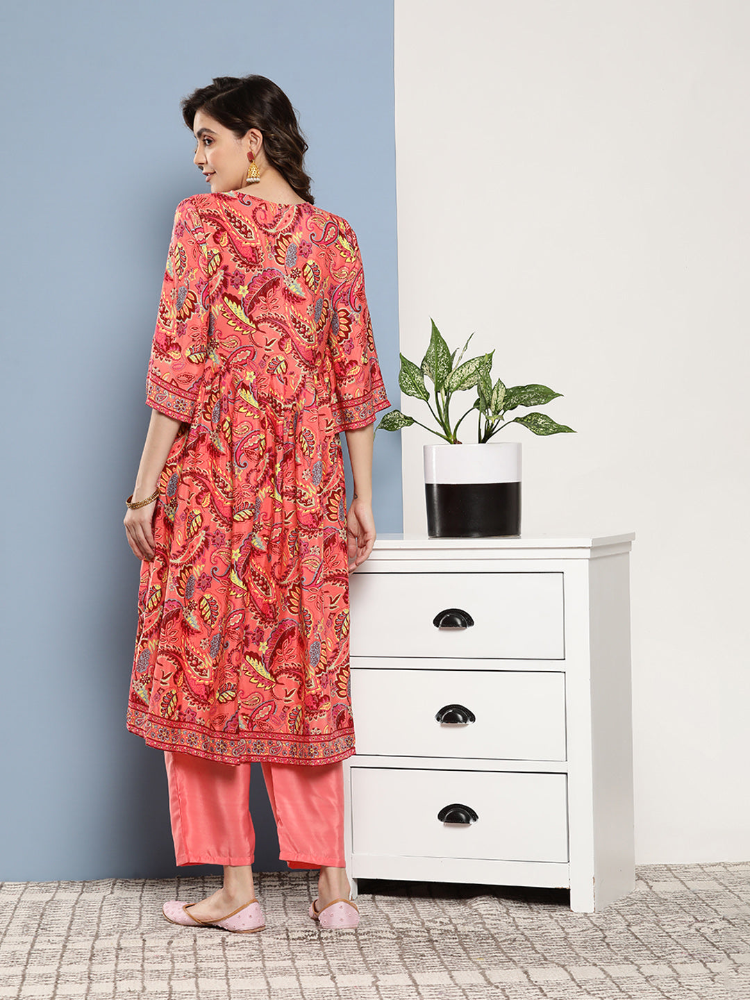 InWeave Women's Camellia V Neck Kurta Set - Swadesiicart
