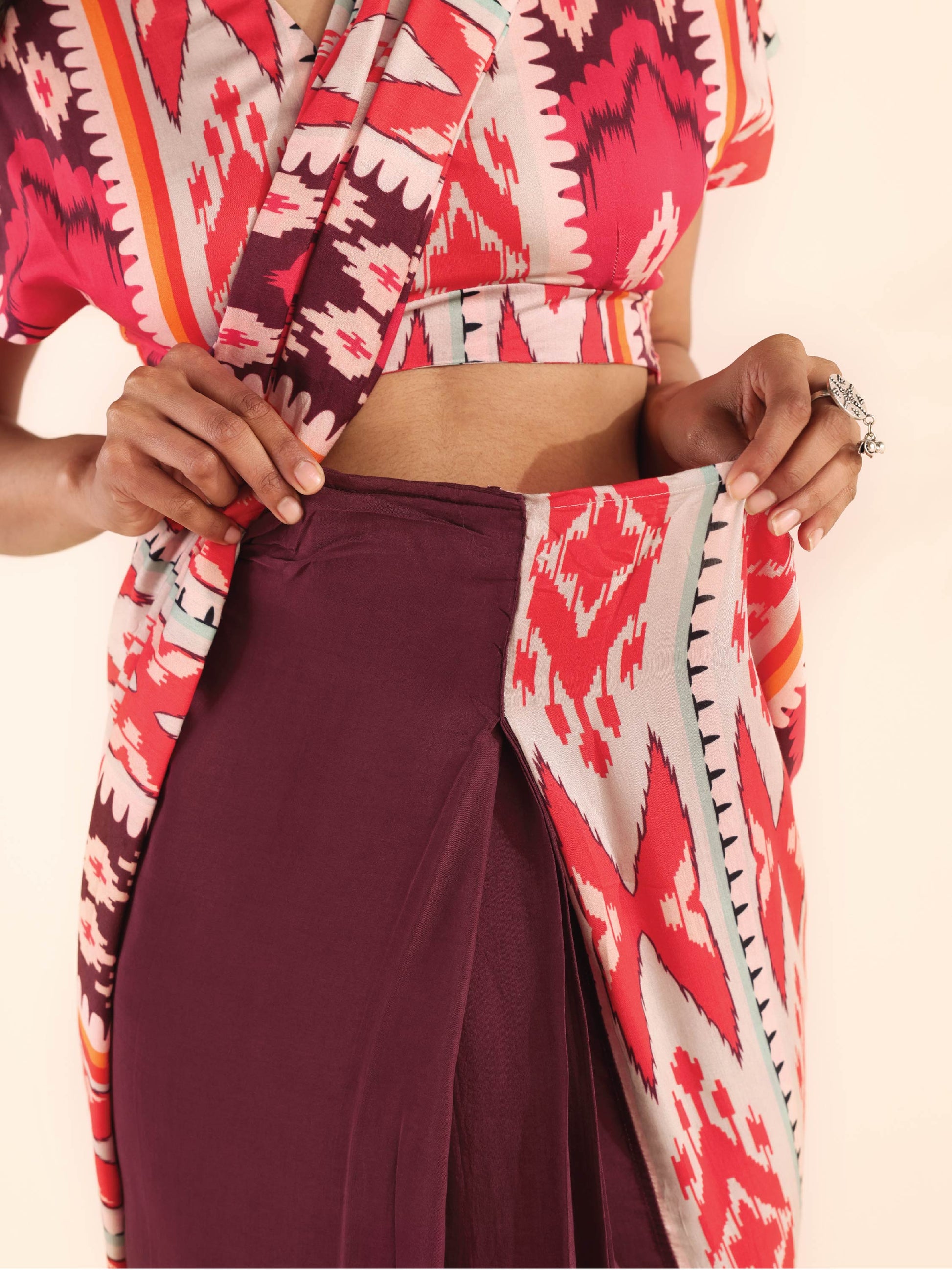 trueBrowns Maroon Muslin Ikat Ready to Wear Saree | Swadesiicart
