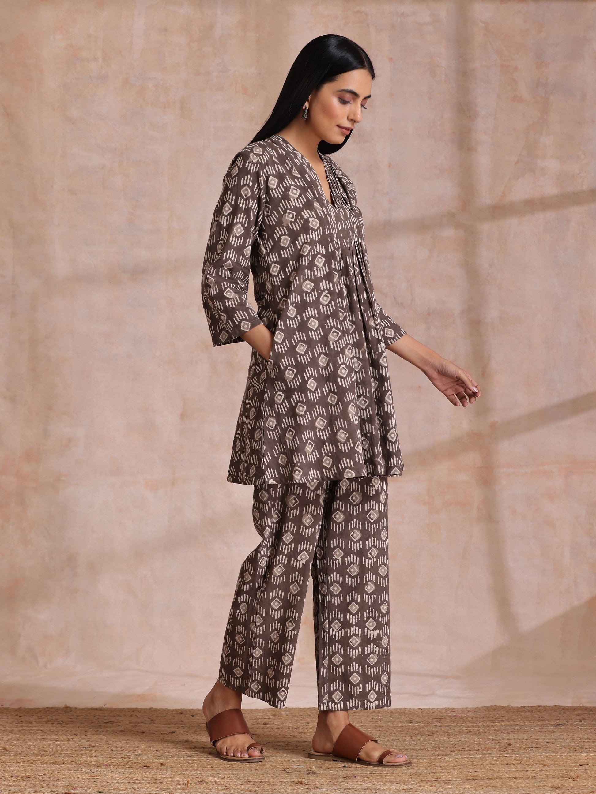 trueBrowns Clay Dabu Geometric Print Cotton Pleated Co-Ord Set - Swadesiicart