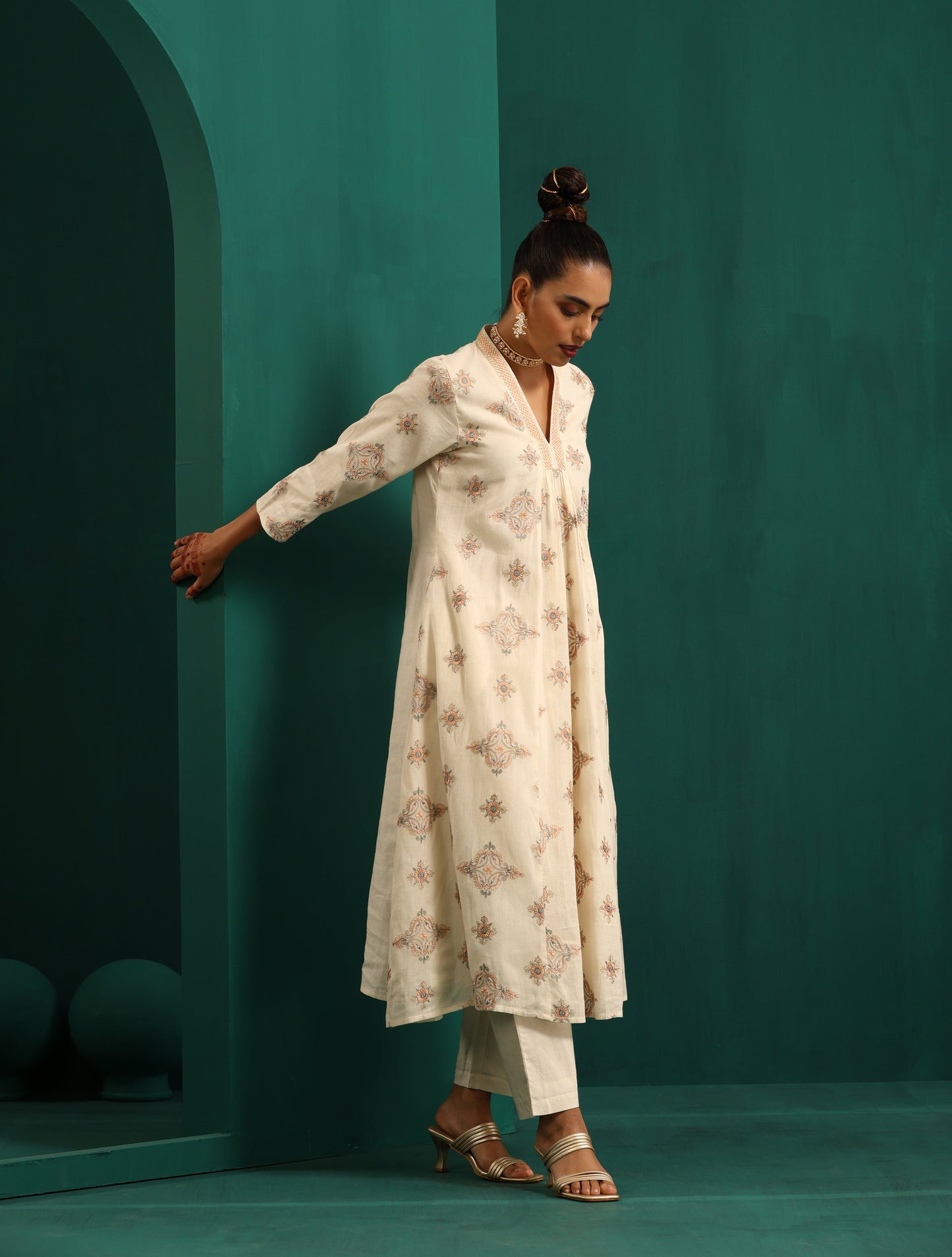 trueBrowns Ivory Peach Cotton Front Gathered Kurta Pant Set | Swadesiicart