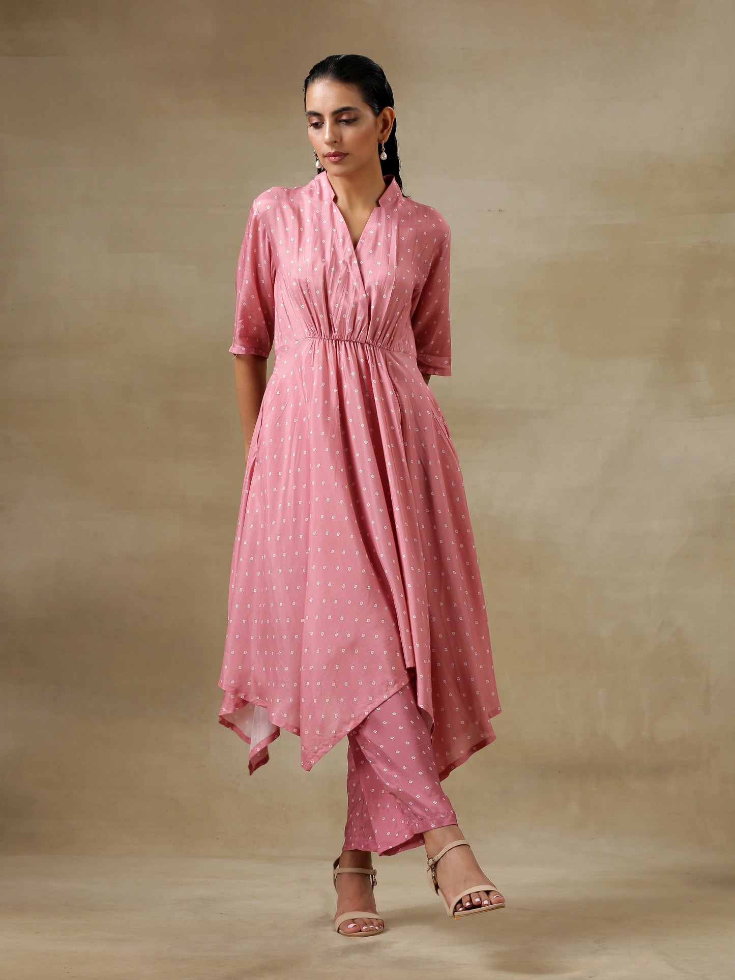 trueBrowns Light Mauve Bandhani Printed Silk Handkerchief Kurta Pant Set | Swadesiicart
