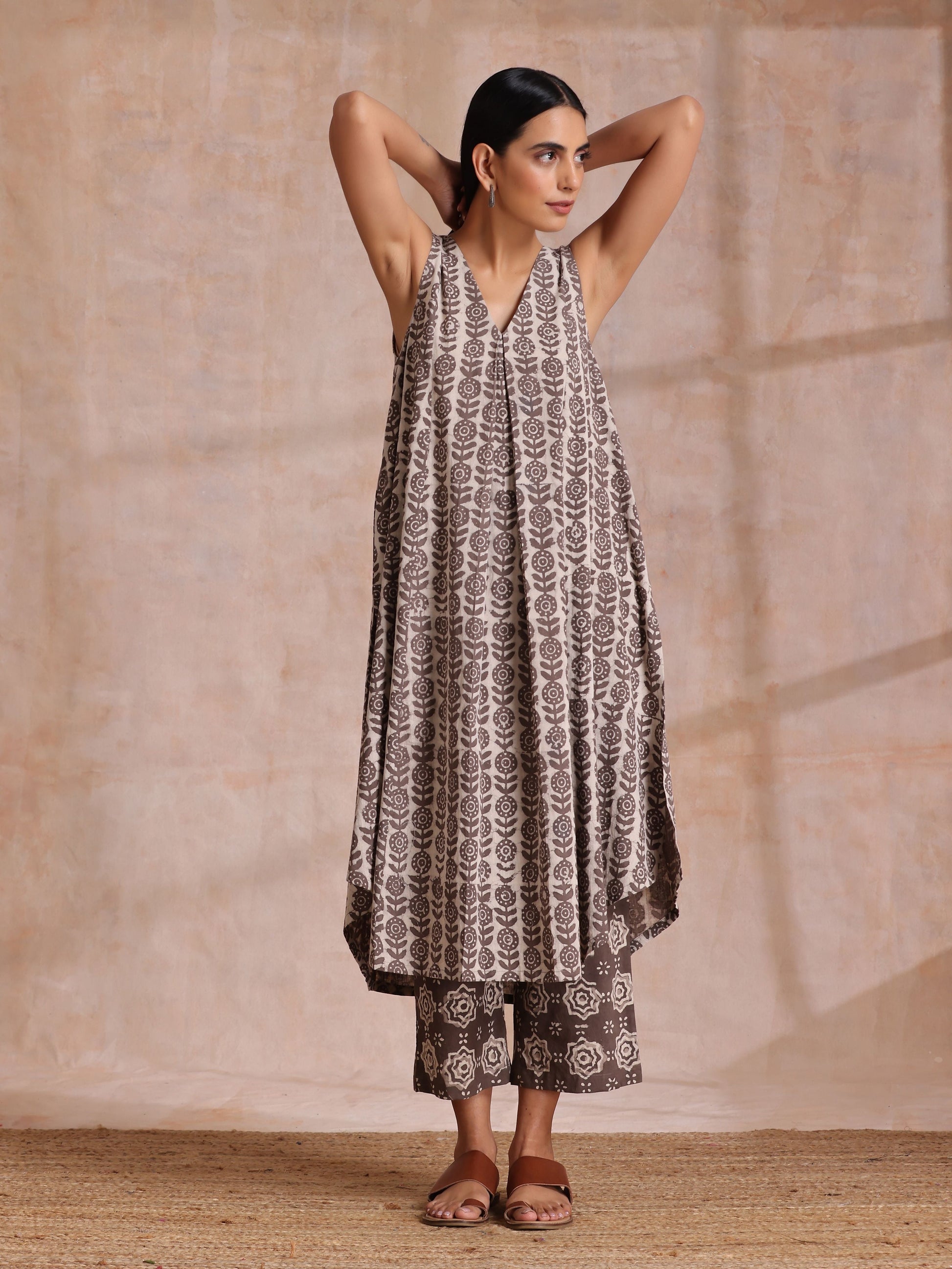 trueBrowns Clay Dabu Buta Print Cotton Sleeveless Flared Kurta Pant Set | Swadesiicart