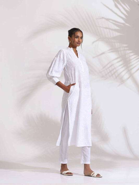 trueBrowns trueBrown White Cotton Schiffli Kurta Set | Swadesiicart