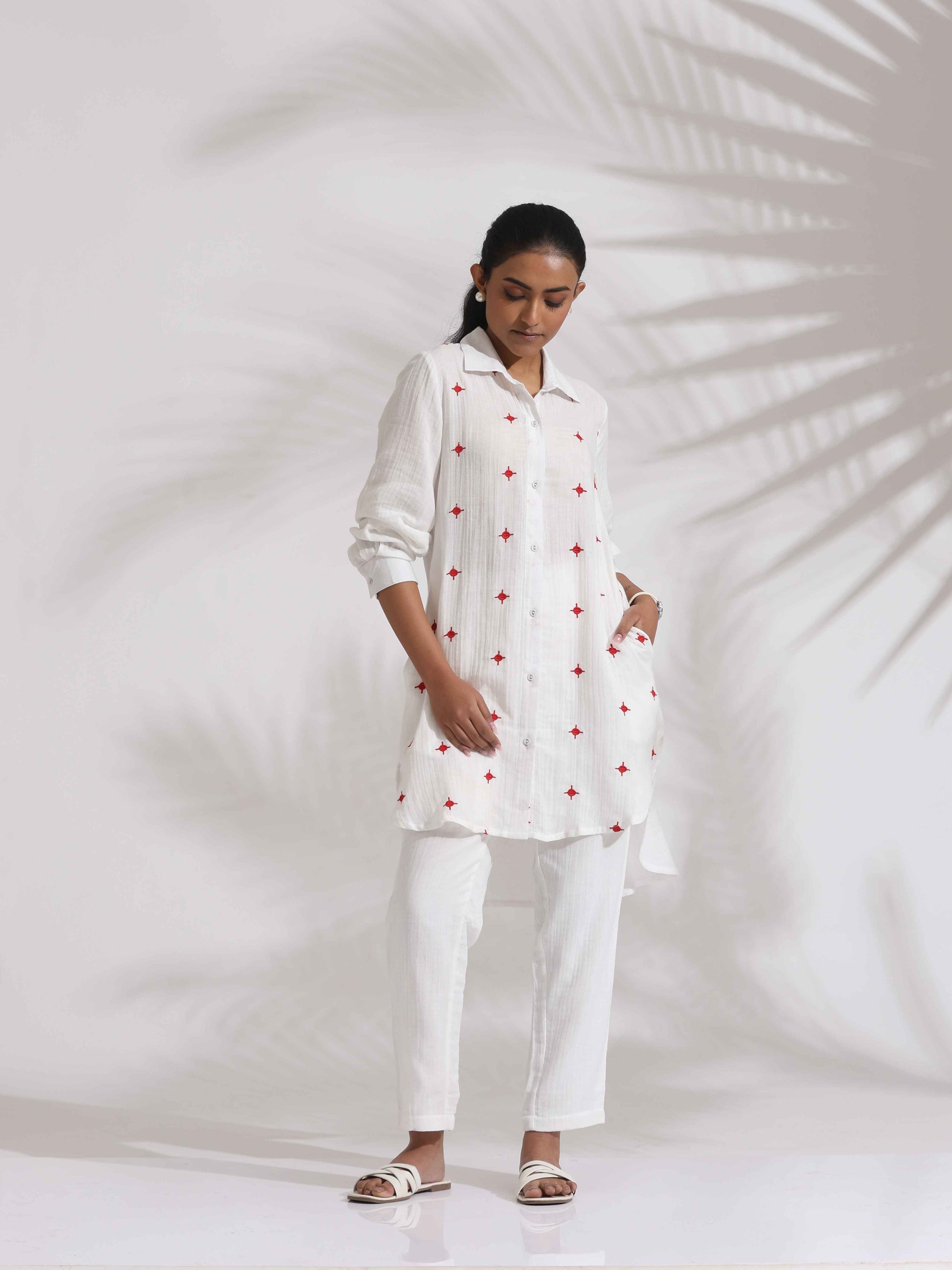 trueBrowns White Cotton Embroidered Kurta Co-ord Set - Swadesiicart
