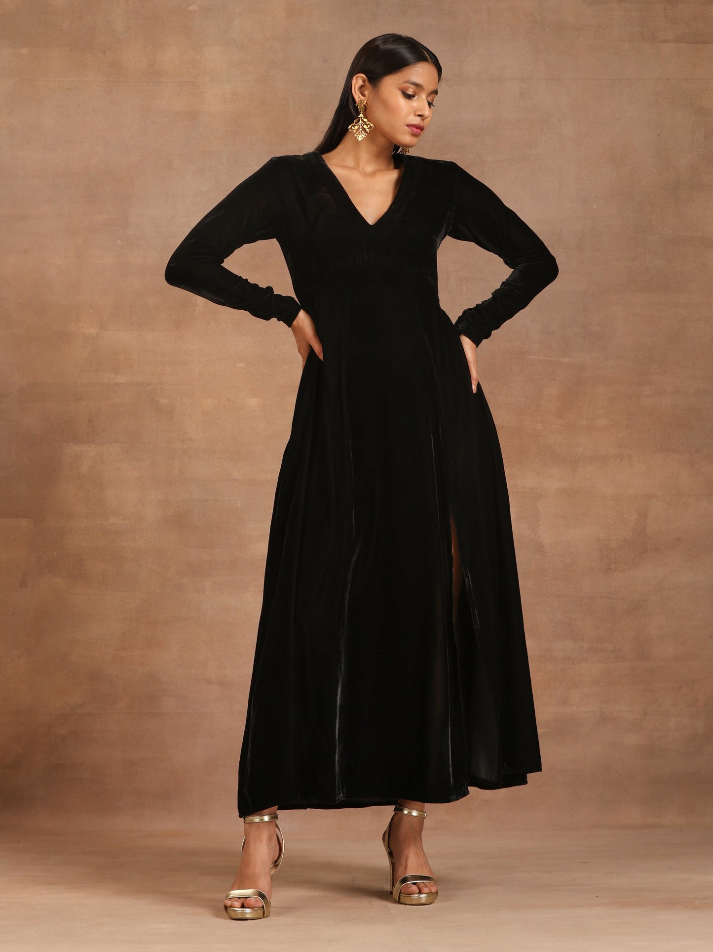 trueBrowns Black Velvet Dress | Swadesiicart