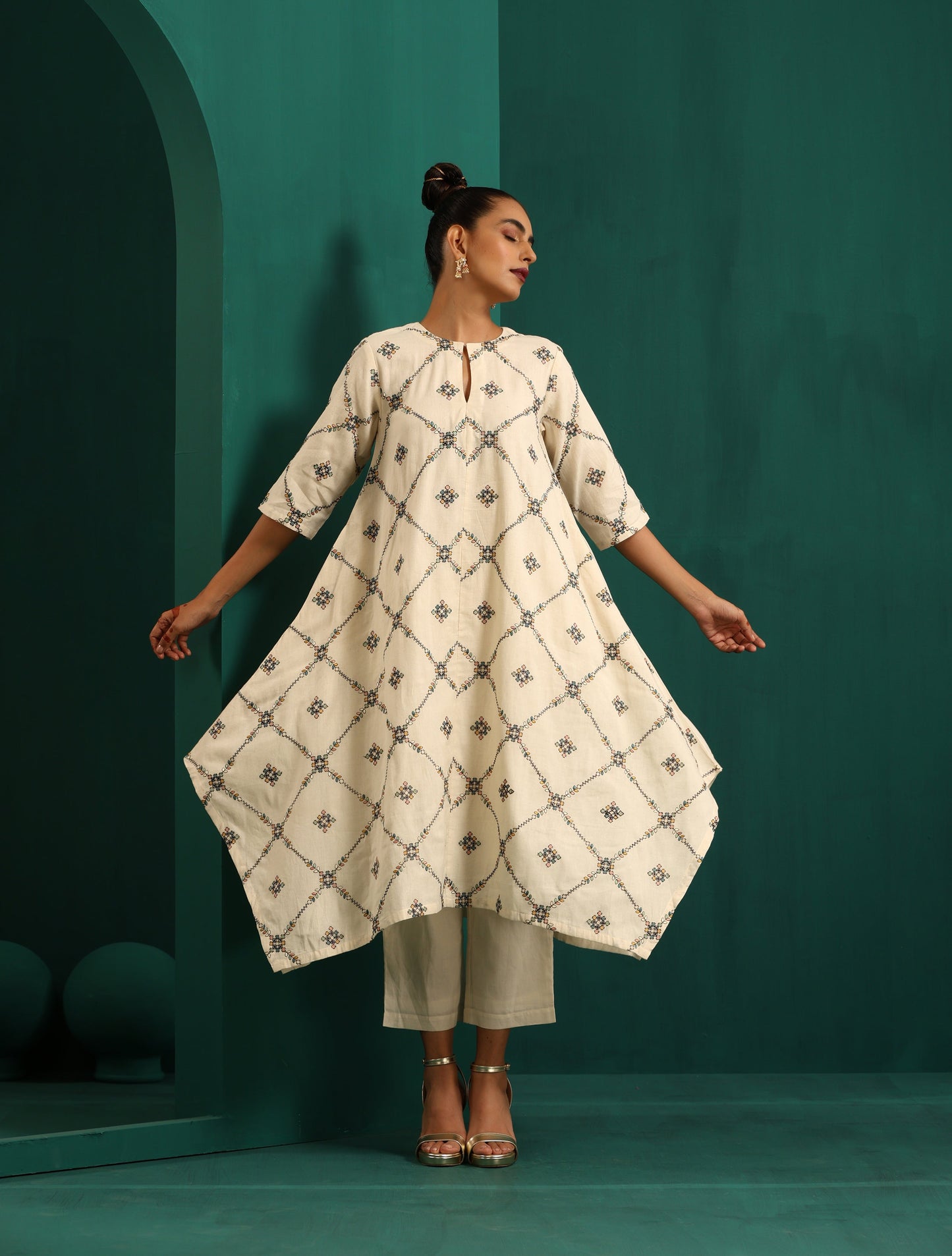 trueBrowns Ivory Rhombus Cotton Handkerchief Kurta Pant Set | Swadesiicart