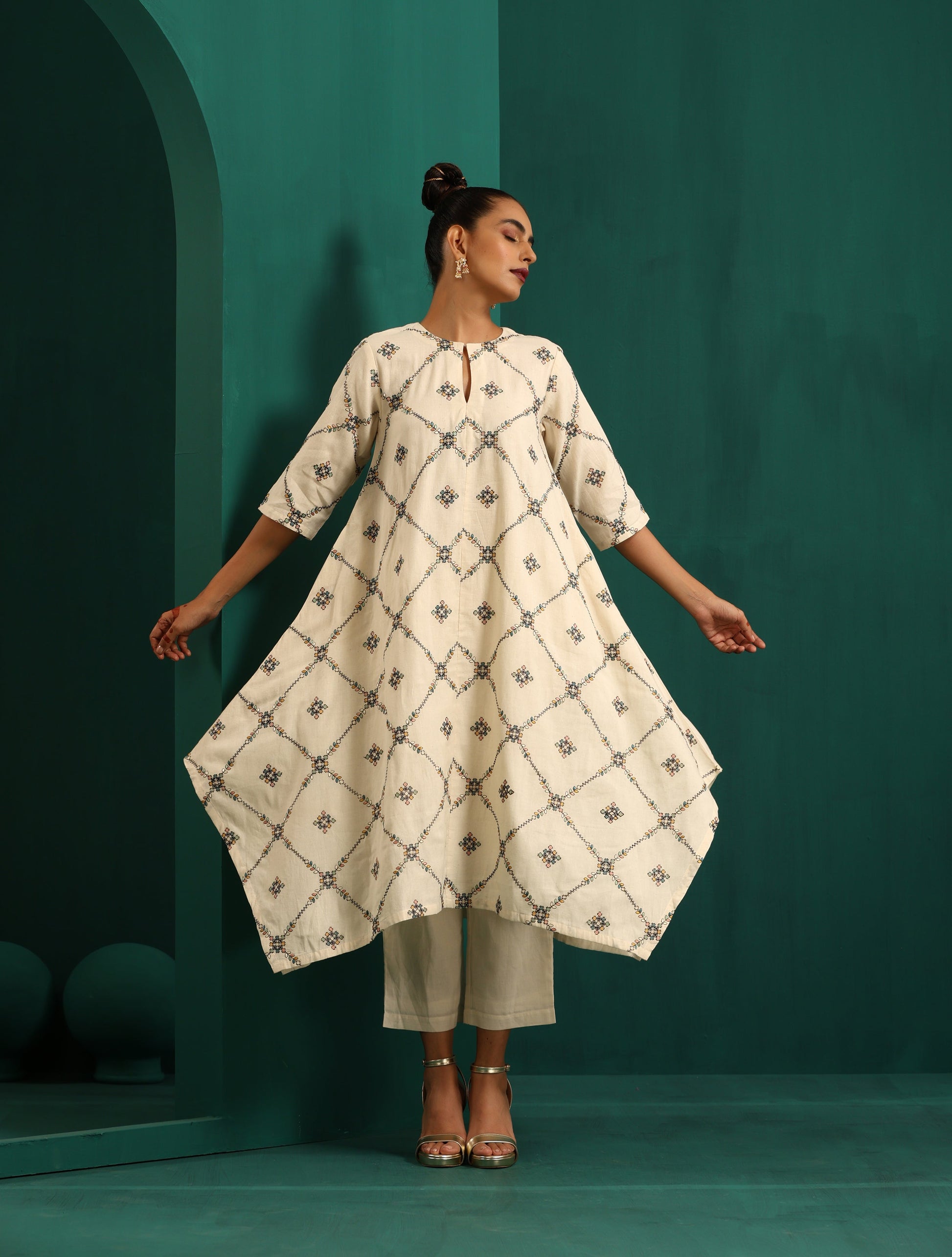 trueBrowns Ivory Rhombus Cotton Handkerchief Kurta Pant Set | Swadesiicart