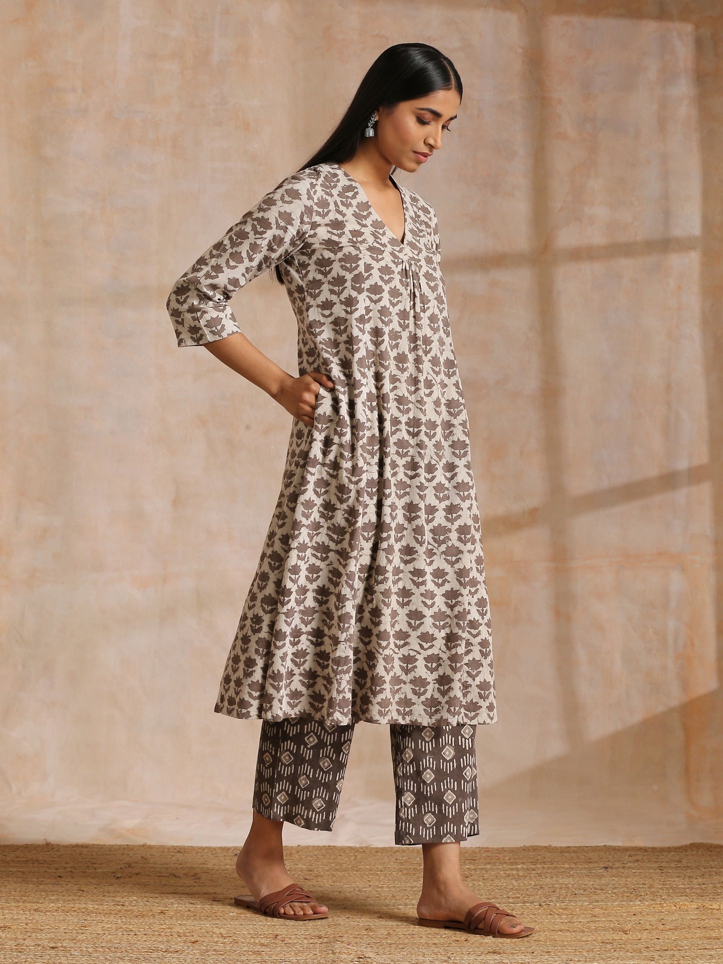 trueBrowns Clay Dabu Buta Print Cotton Front Neck Gathered Kurta Pant Set | Swadesiicart