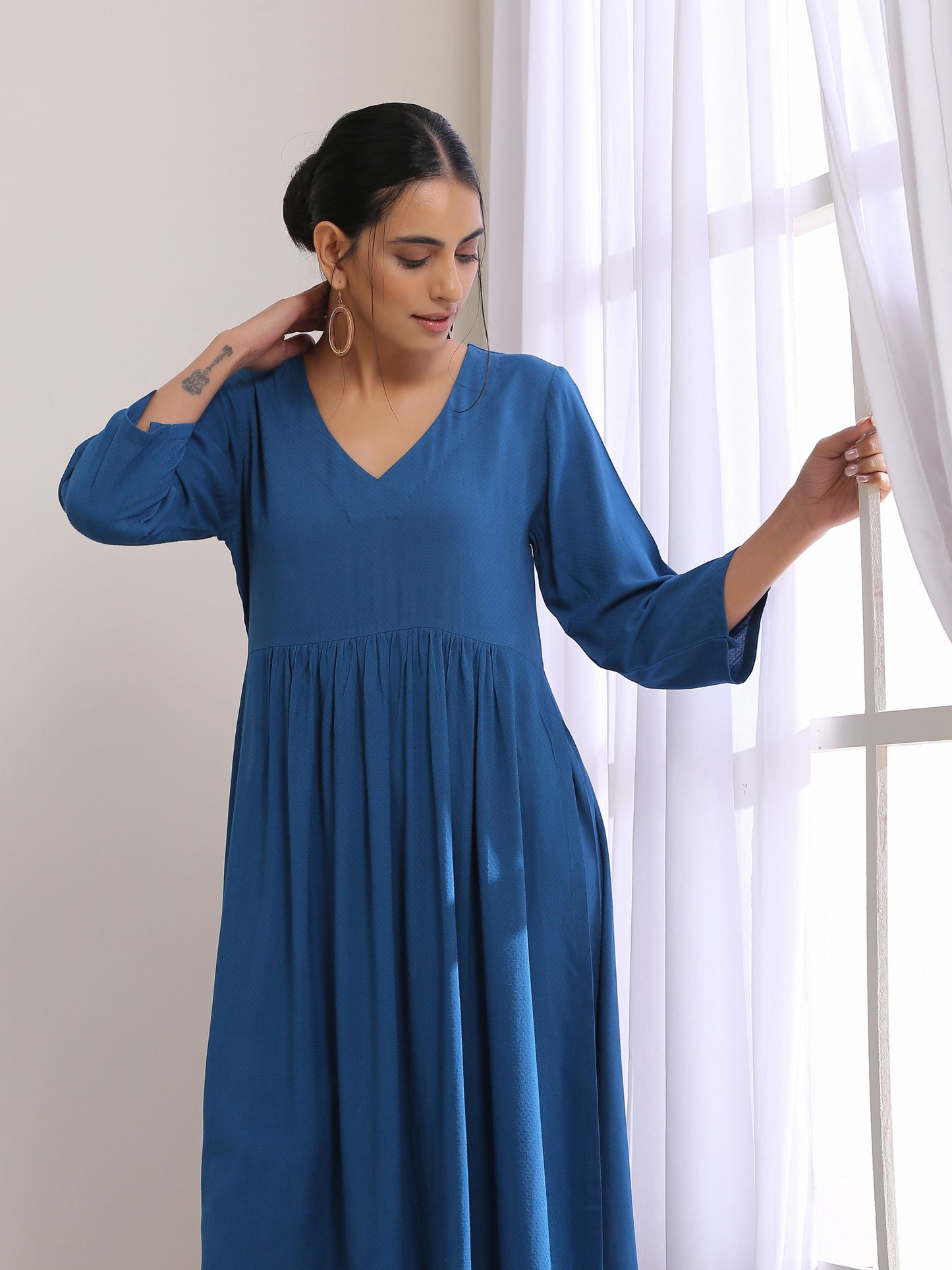 trueBrowns Classic Blue Dobby High Slit Gathered Kurta Set | Swadesiicart