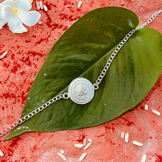 trueBrowns 925 Sterling Silver Embossed Ganesh Idol Silver Chain Rakhi | Swadesiicart