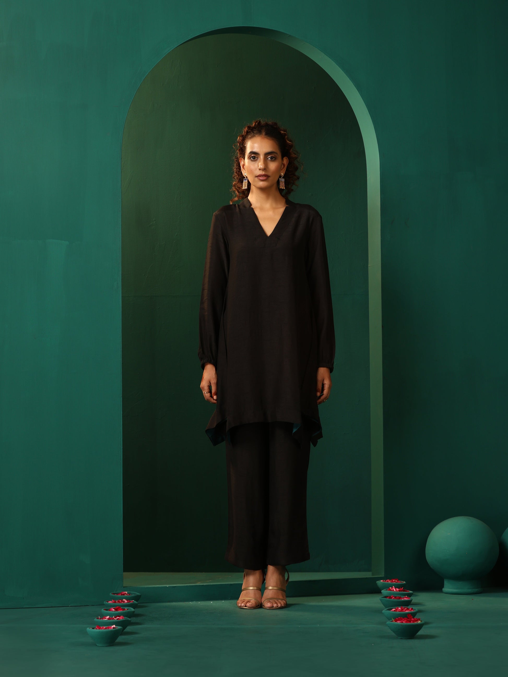 trueBrowns Black Silk Collar Co-ord Set - Swadesiicart
