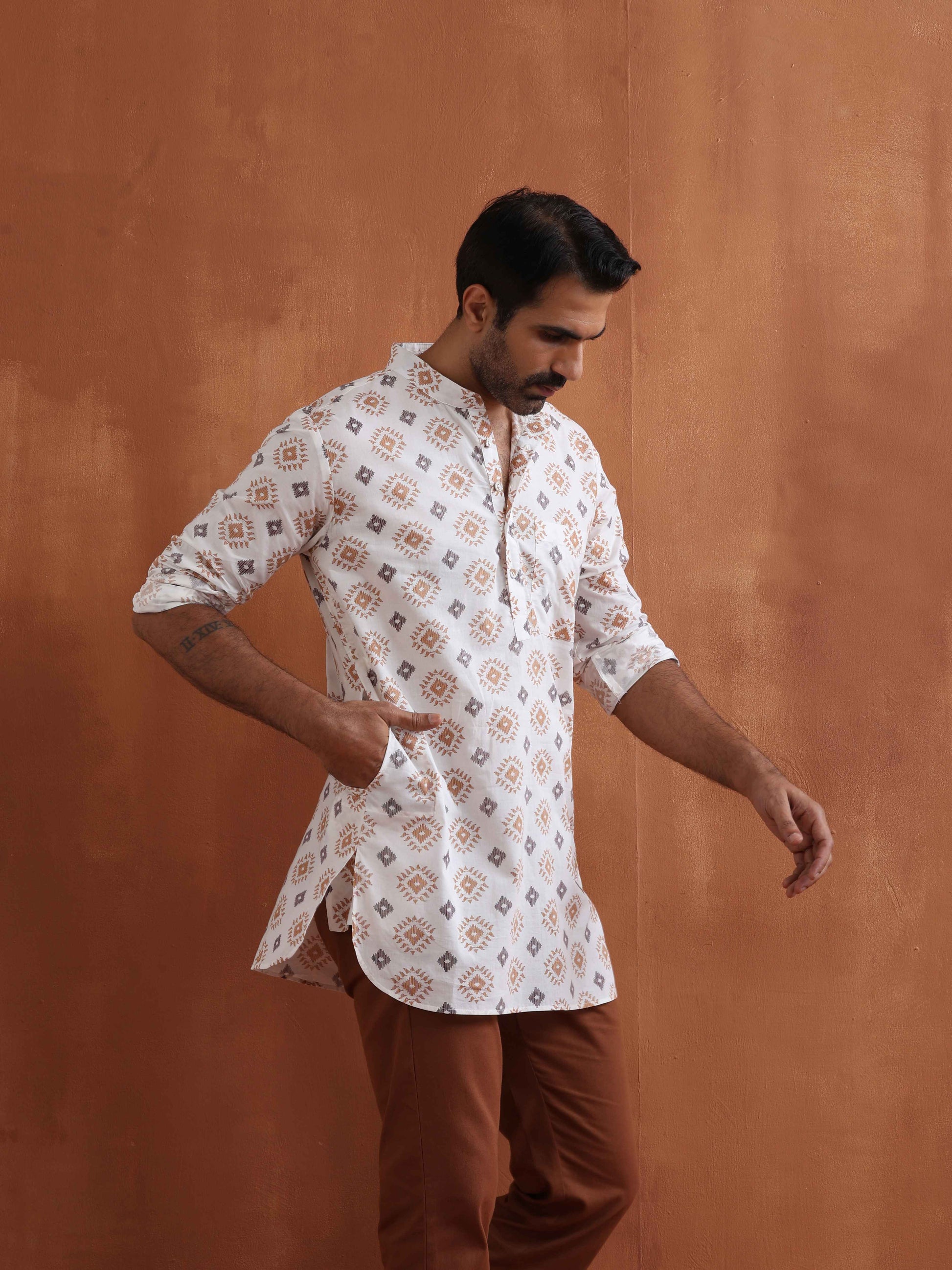 trueBrowns Men's Ivory Printed Short Kurta | Swadesiicart