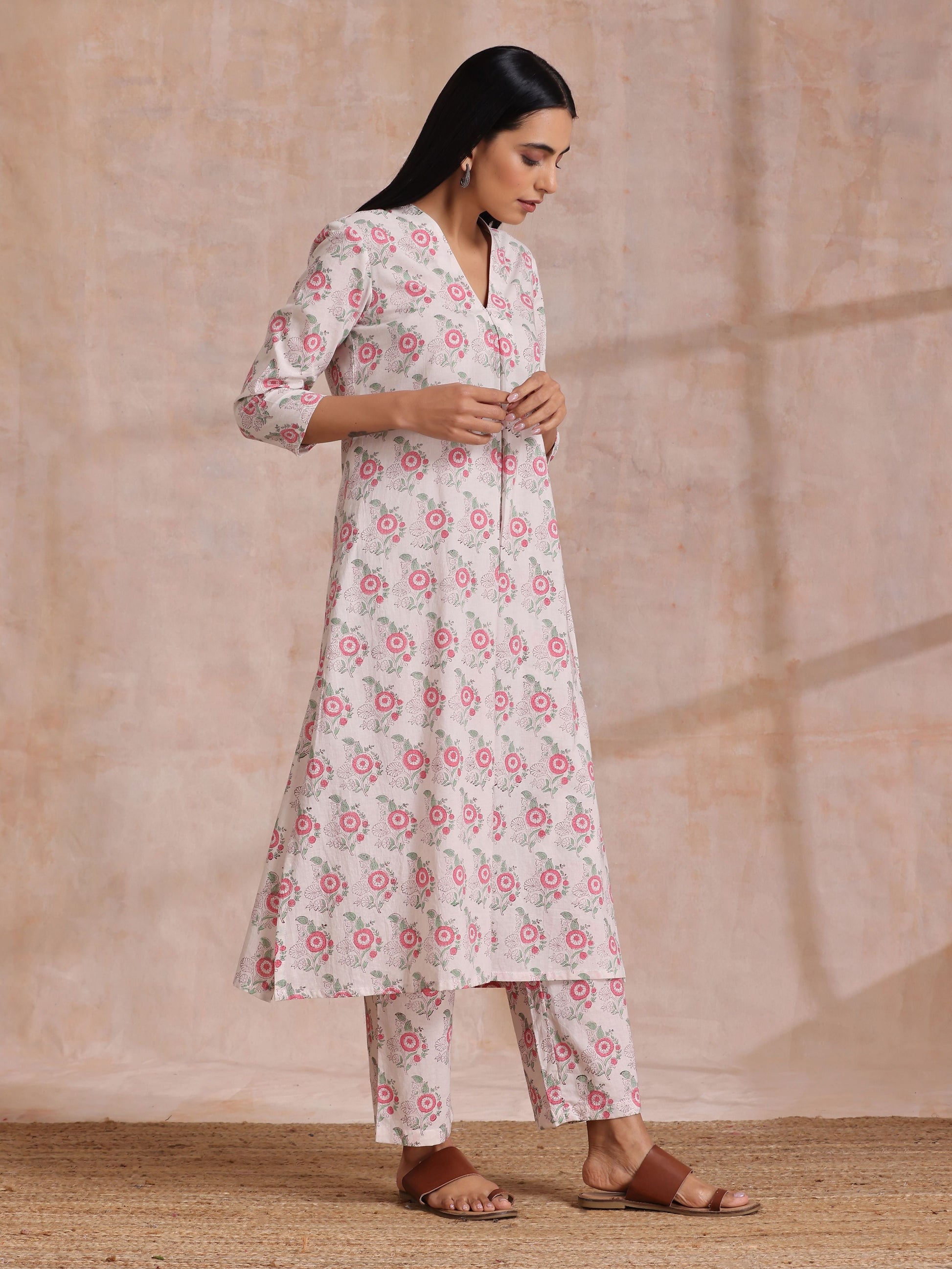 trueBrowns Pink Green Buta On White Block Print Cotton Slit Kurta Pant Set | Swadesiicart