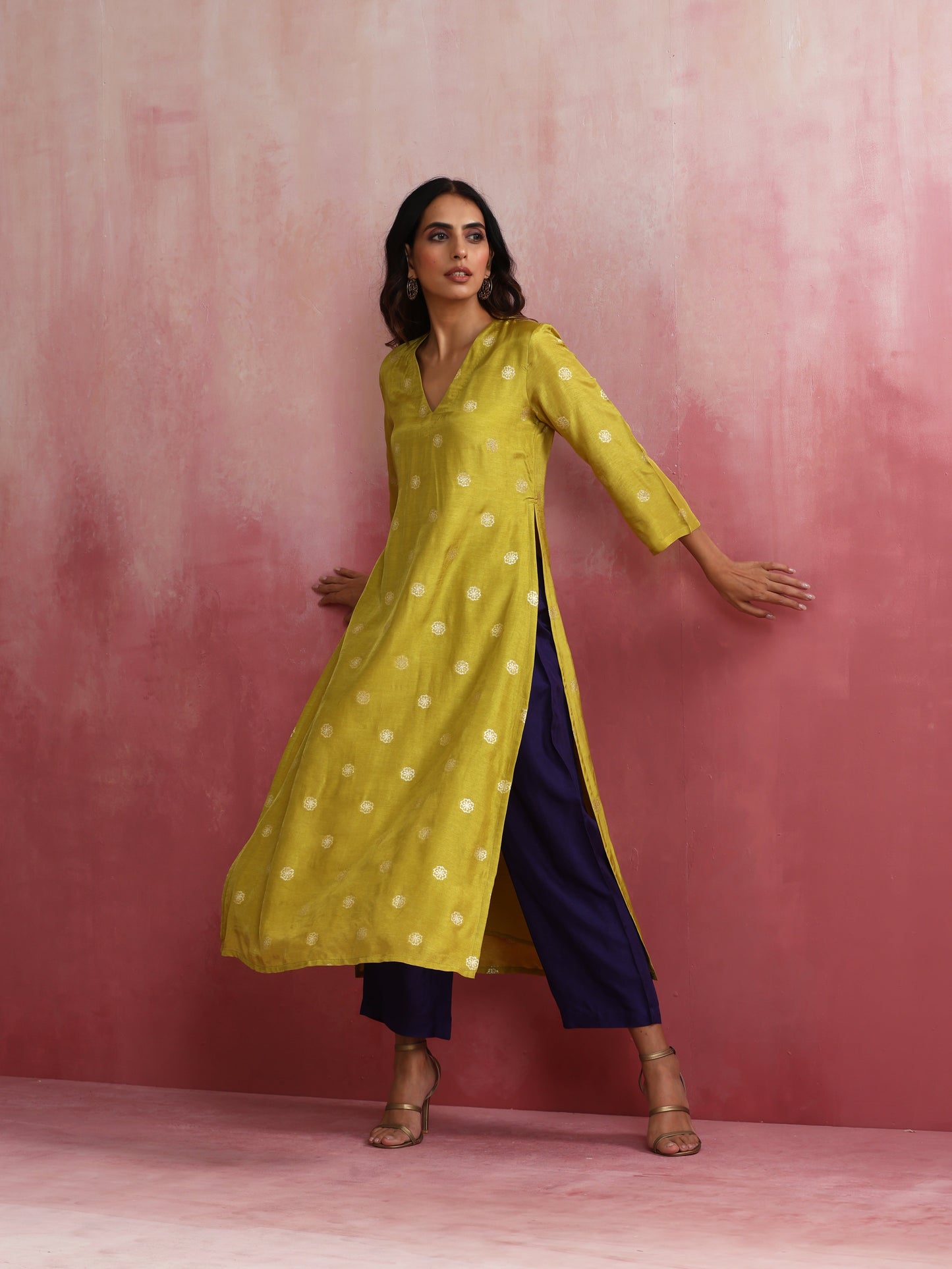 trueBrowns Lime Viscose Silk Kurta Set | Swadesiicart