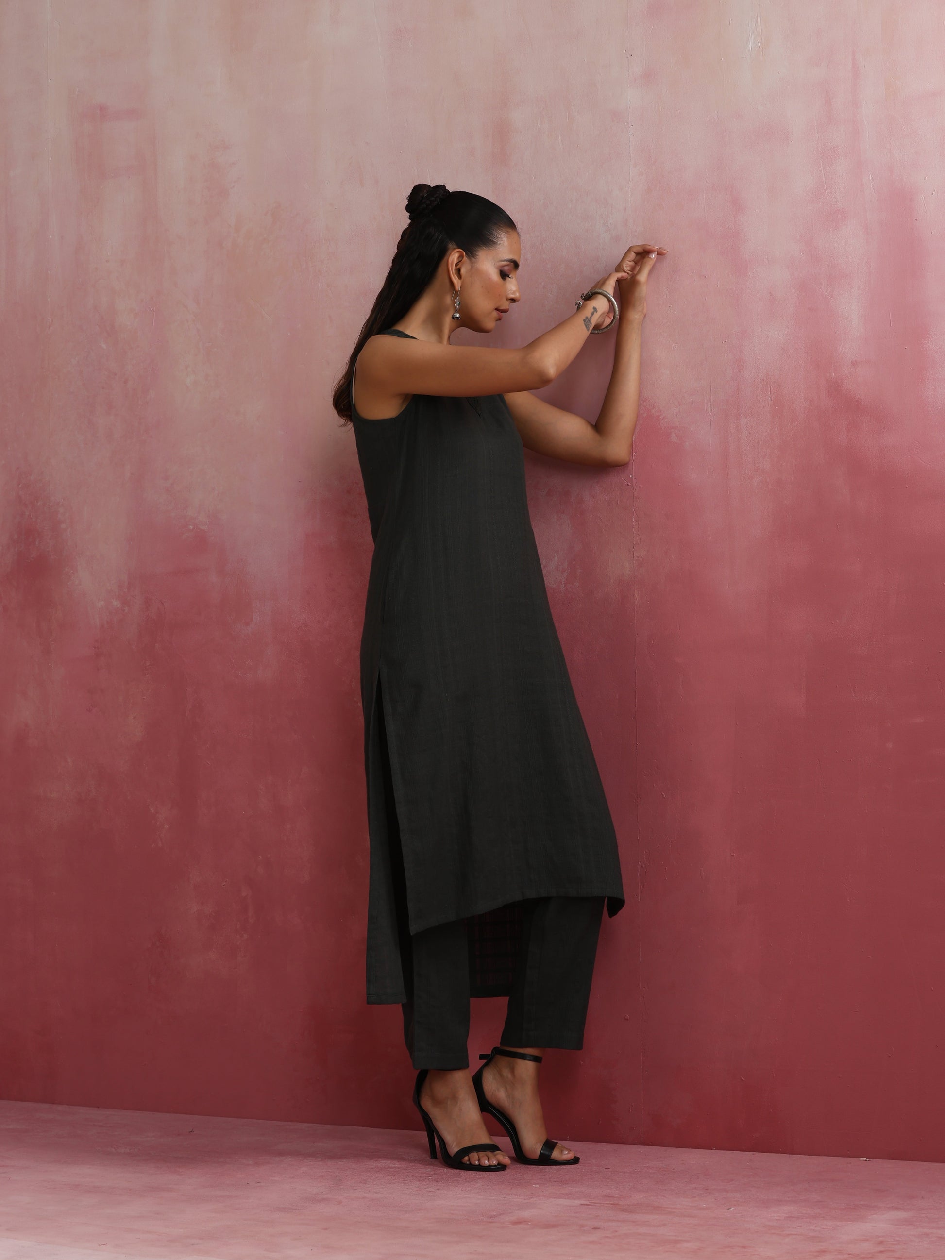 trueBrowns Dark Olive Green Cotton Dobby Kurta Set | Swadesiicart