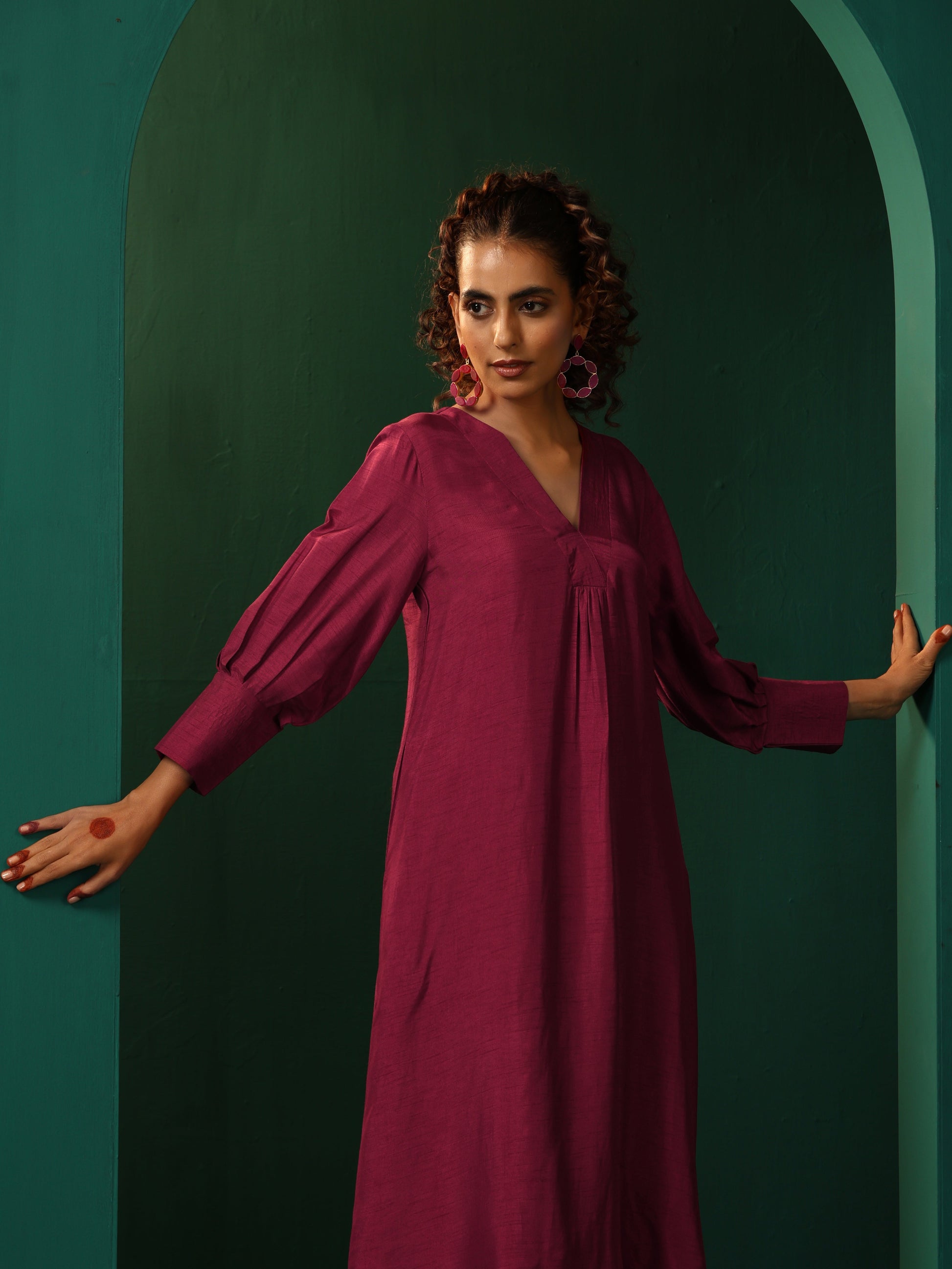 trueBrowns Maroon Silk Puff Sleeve Kurta Pant Set | Swadesiicart