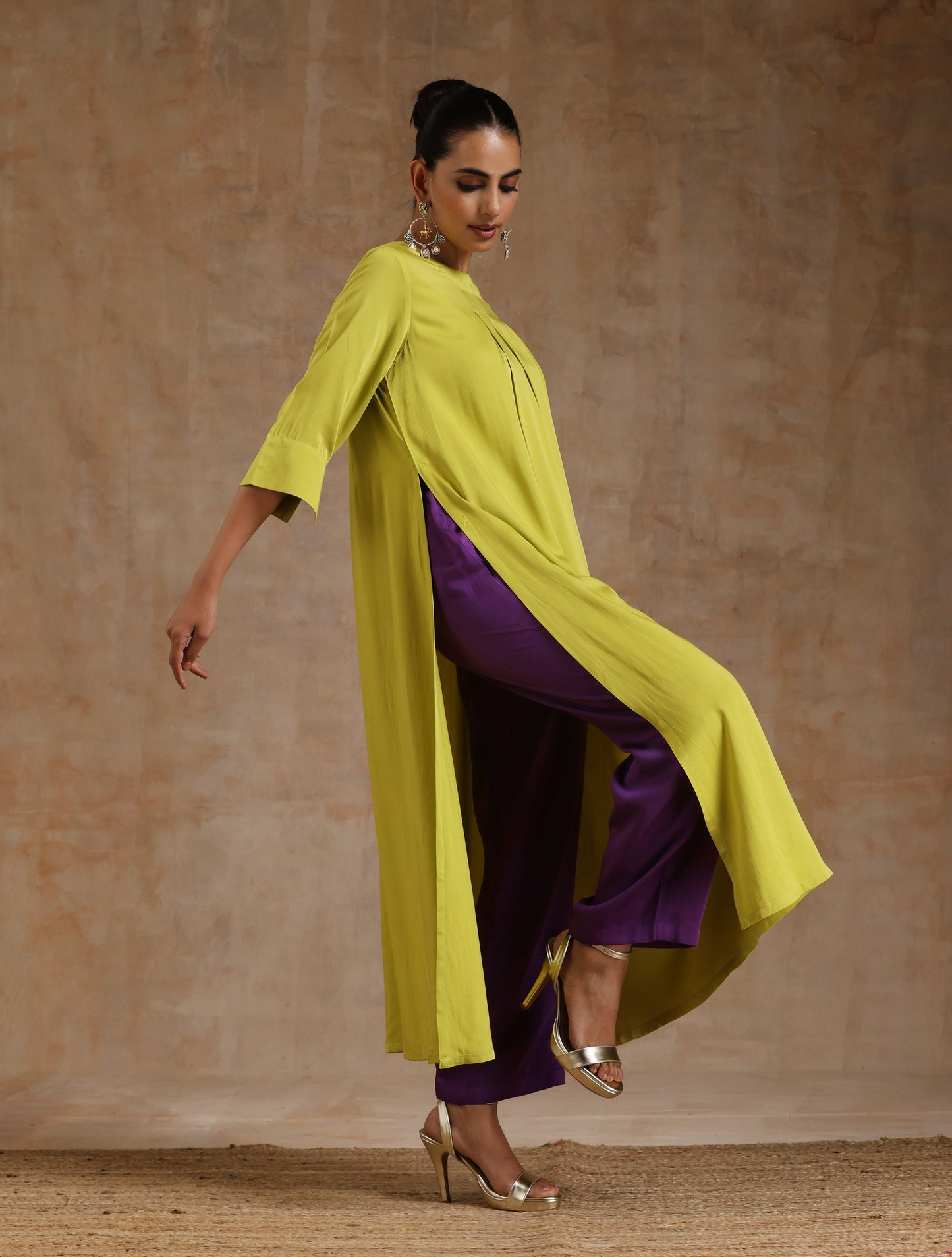 trueBrowns Lime Modal Satin Neck Pleat Kurta Set | Swadesiicart