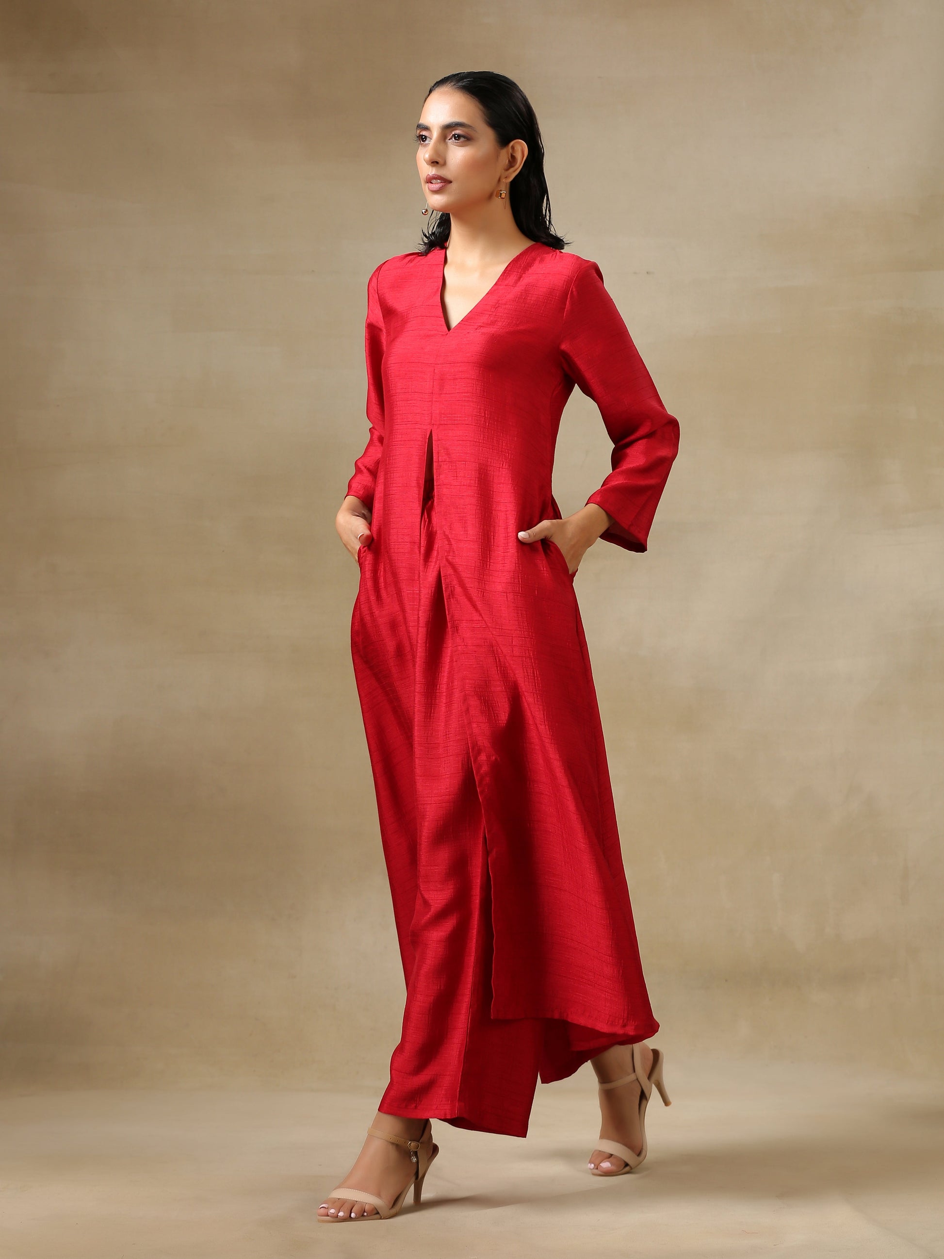 trueBrowns Maroon Textured Silk Front Slit Kurta Pant Set | Swadesiicart