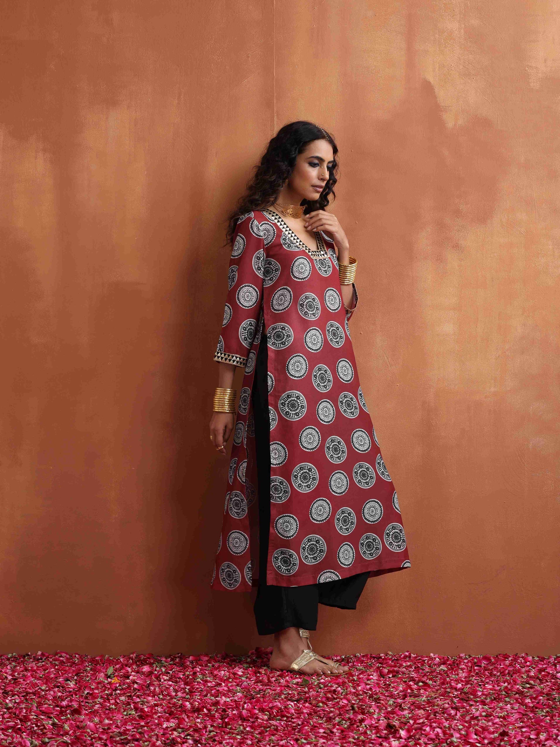 trueBrowns Maroon Print High Slit Kurta Set | Swadesiicart