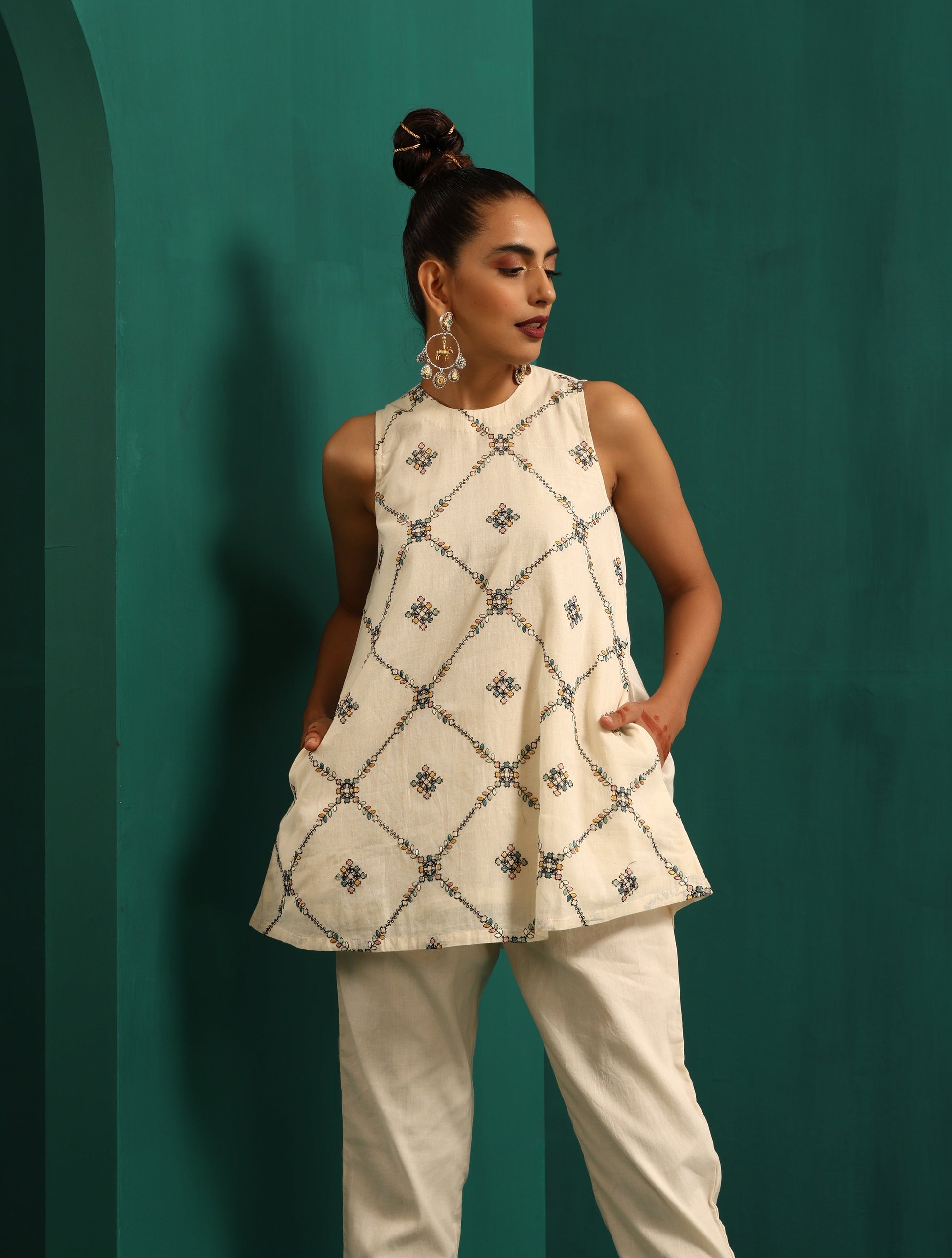trueBrowns Ivory Rhombus Cotton Sleeveless Co-Ord Set - Swadesiicart