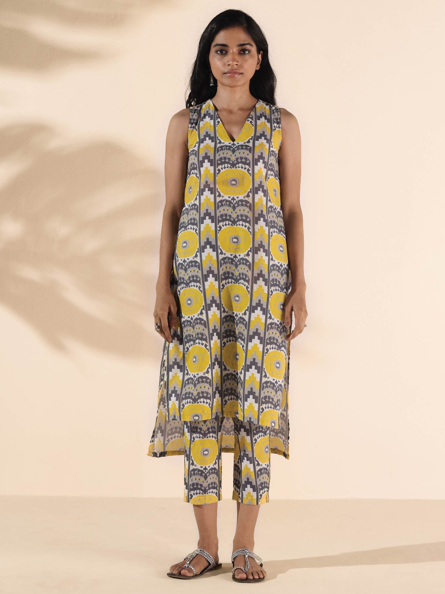 trueBrowns Yellow Cotton Ikat Sleeveless Kurta Pant Set | Swadesiicart