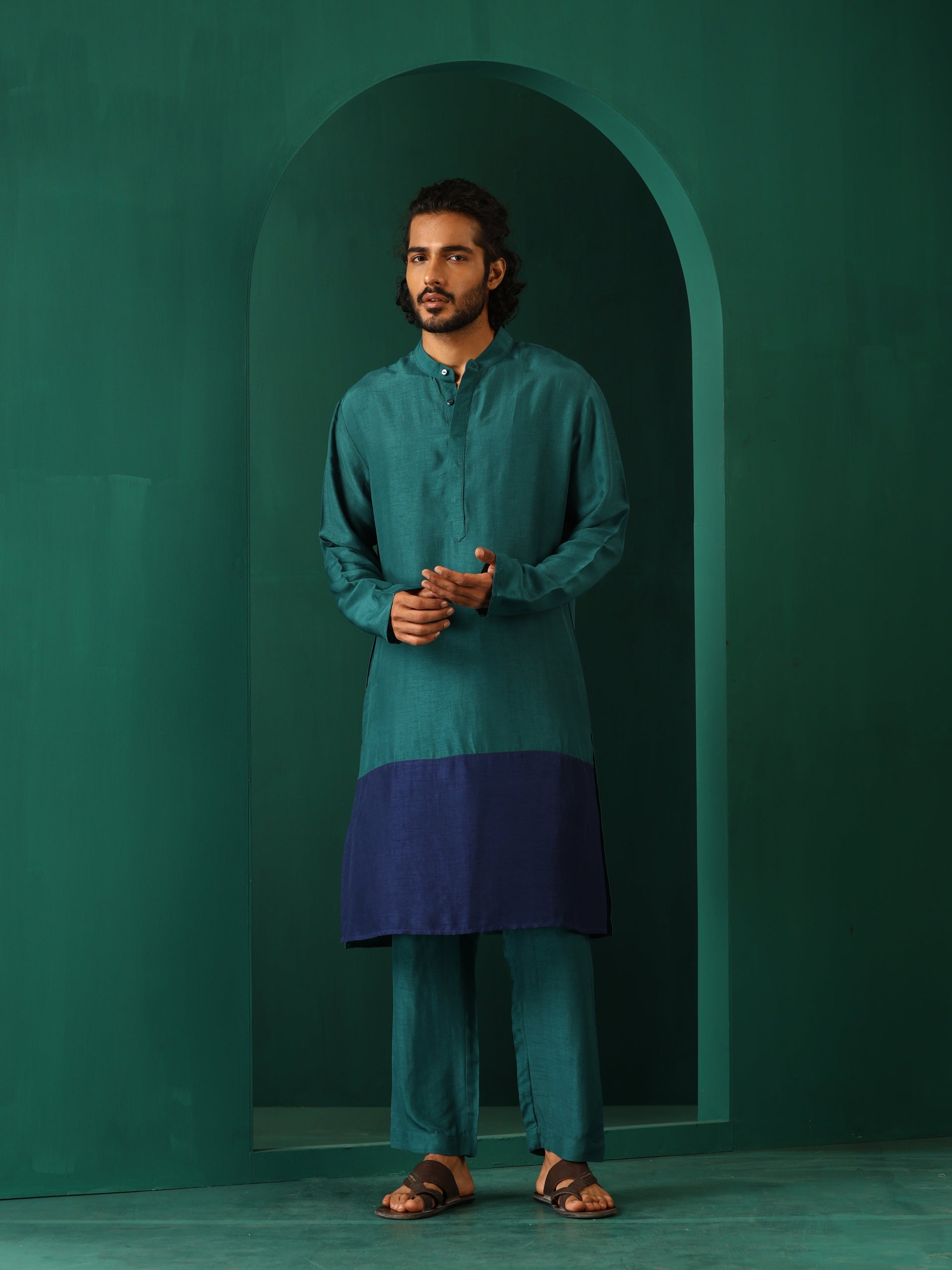 trueBrowns Men's Blue Color Block Silk Long Kurta | Swadesiicart