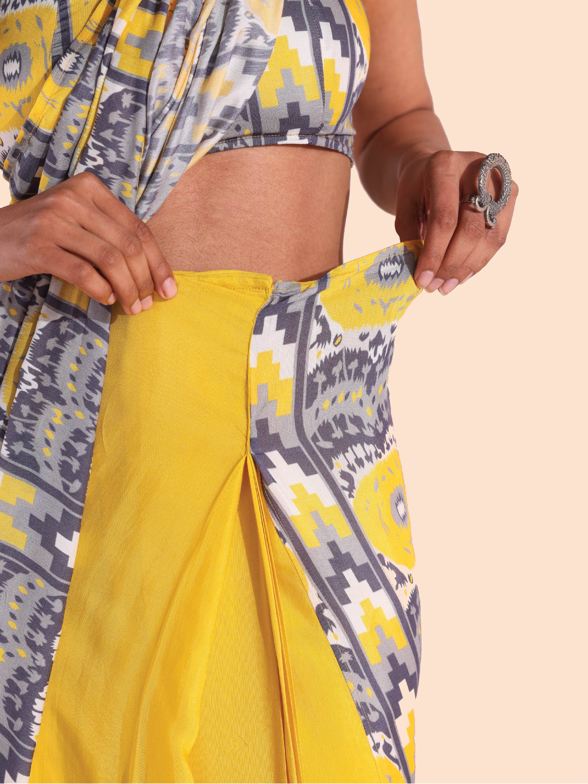 trueBrowns Yellow Muslin Ikat Saree | Swadesiicart