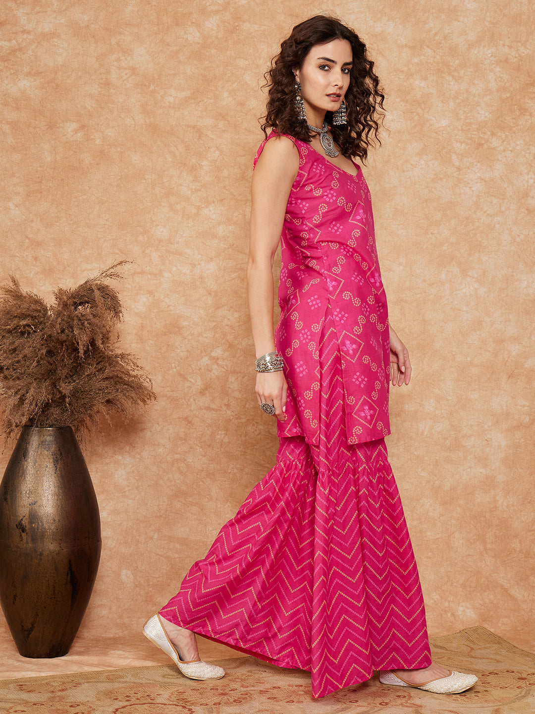 InWeave Women's Fuchsia S Print Sweetheart Neckline Kurta Palazzo Set - Swadesiicart