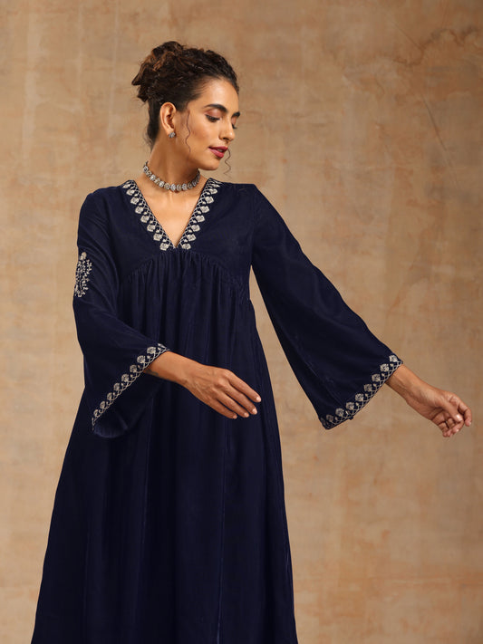 trueBrowns Midnight Blue Velvet Embroidered Kurta | Swadesiicart
