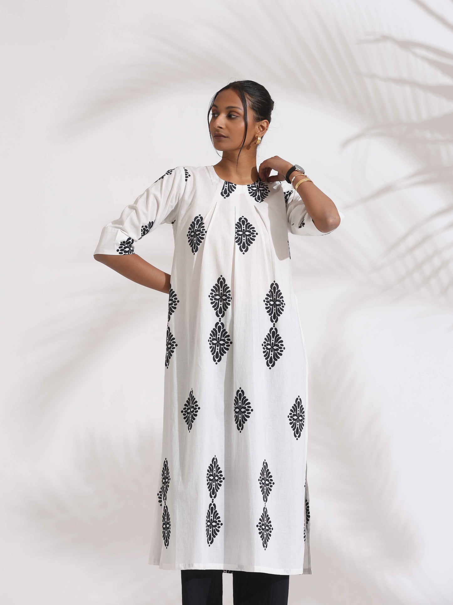 trueBrowns White Cotton Print Pleated Kurta Set | Swadesiicart