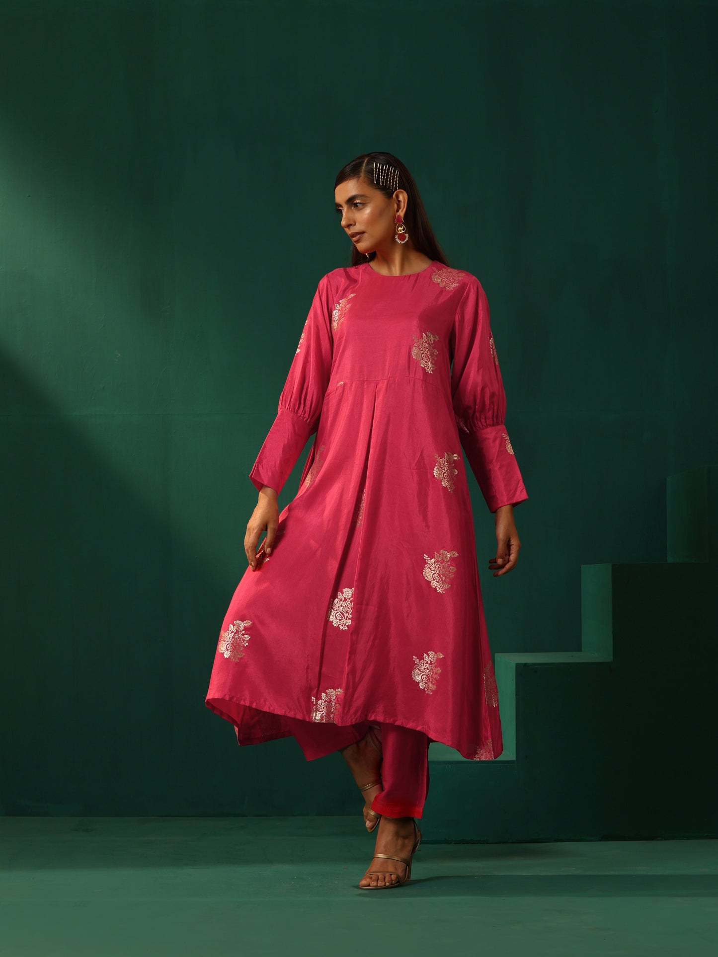 trueBrowns Pink Floral Viscose Silk Round Neck Puff Sleeve Kurta Pant Set | Swadesiicart