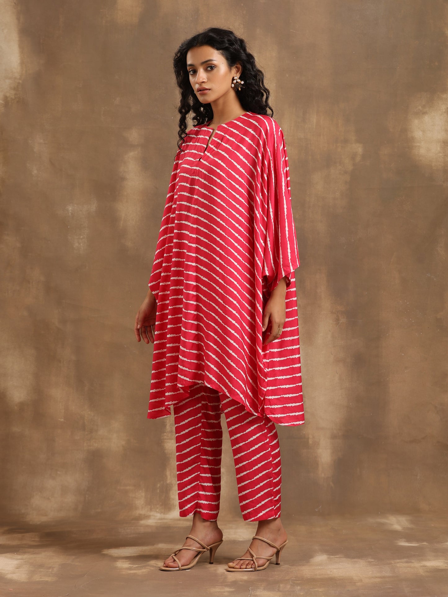 trueBrowns Pink Lehariya Printed Silk Kaftan Co-Ord Set - Swadesiicart