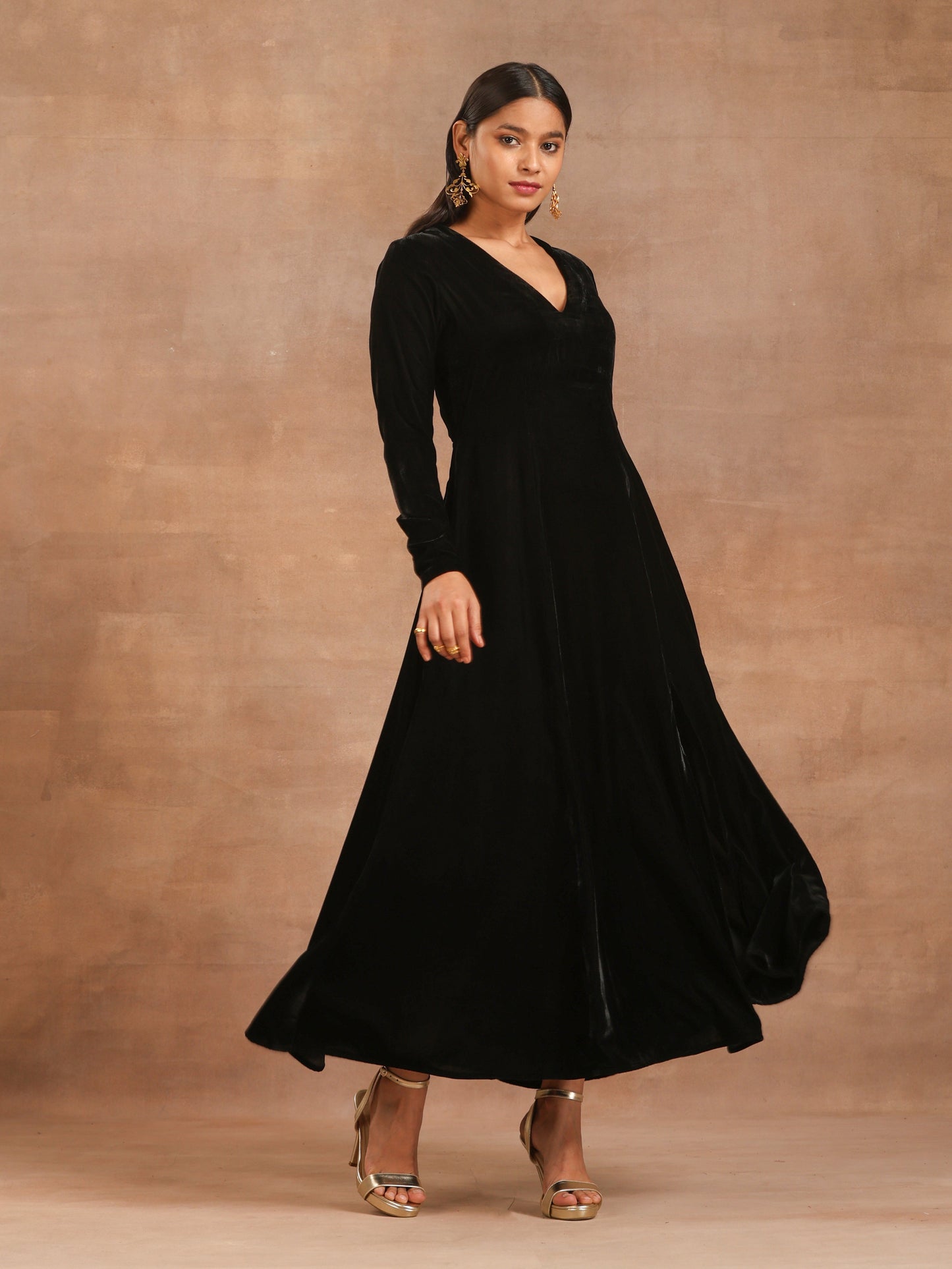 trueBrowns Black Velvet Dress | Swadesiicart