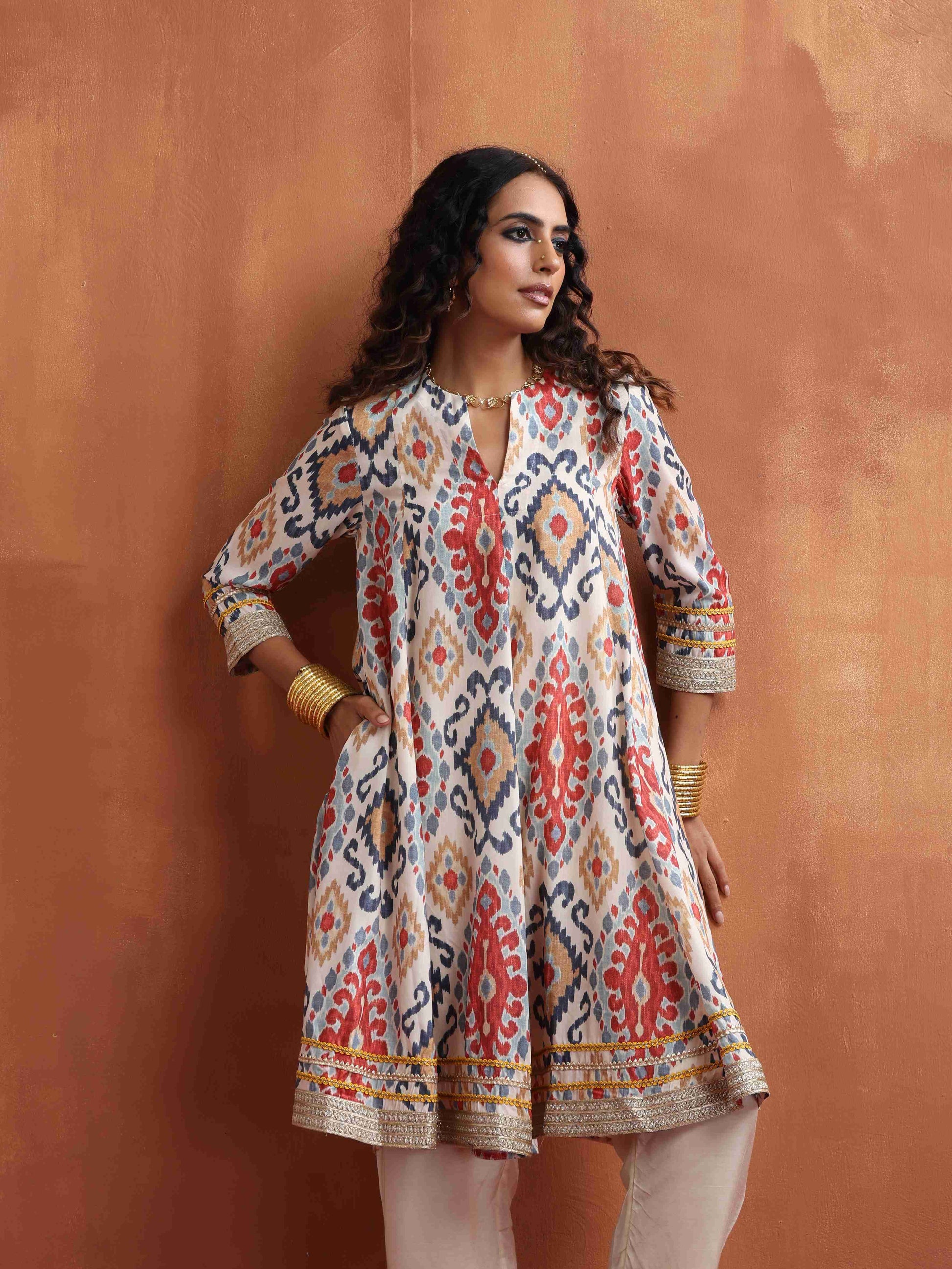 trueBrowns Off White Ikat Print Anarkali Kurta Co-ord Set - Swadesiicart