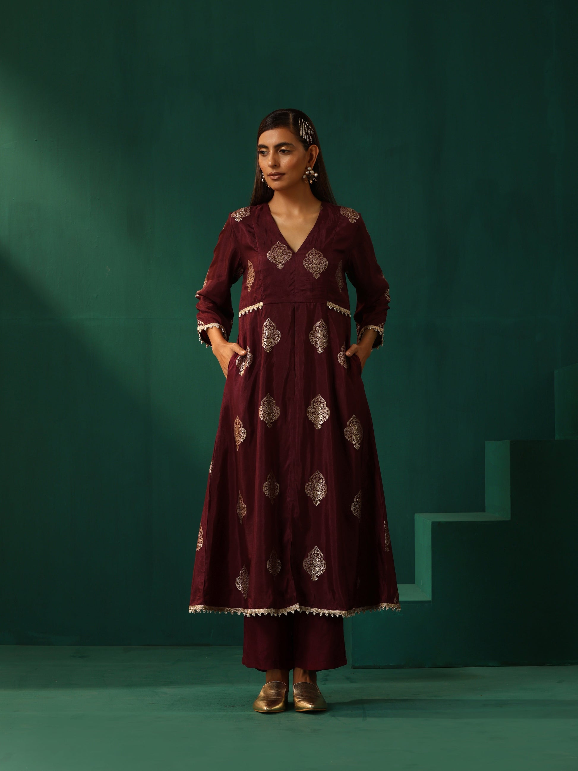trueBrowns Wine Geometric Viscose Silk V-Neck Front Slit Kurta Pant Set | Swadesiicart