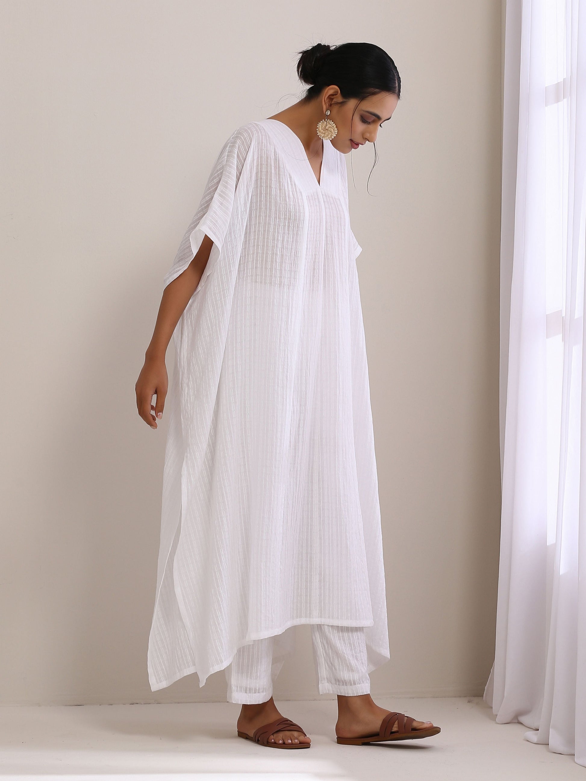 trueBrowns White Dobby Panel Kaftan Kurta Pant Set | Swadesiicart