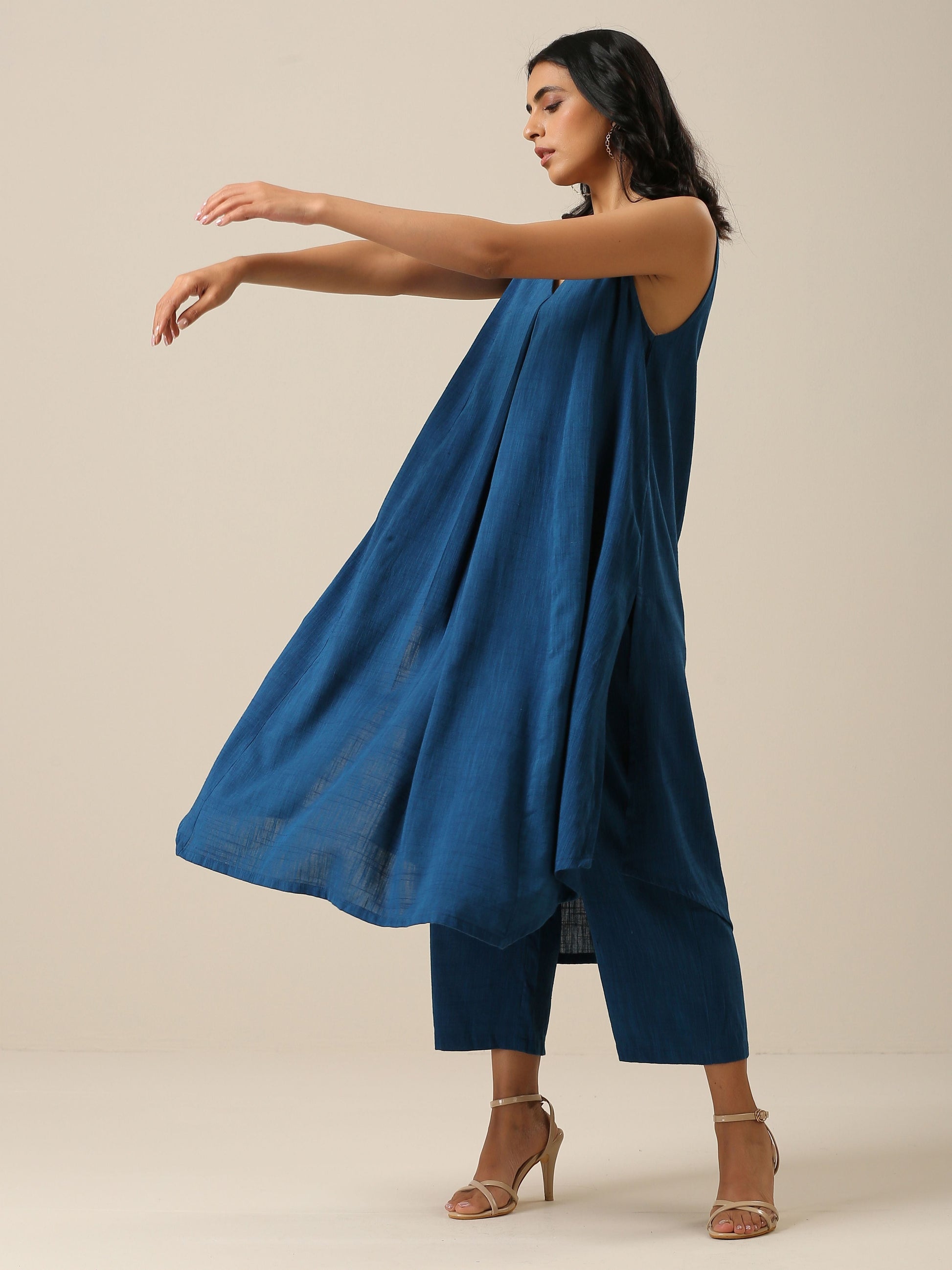 trueBrowns Classic Blue Slub Texture Sleeveless Flared Kurta Pant Set | Swadesiicart