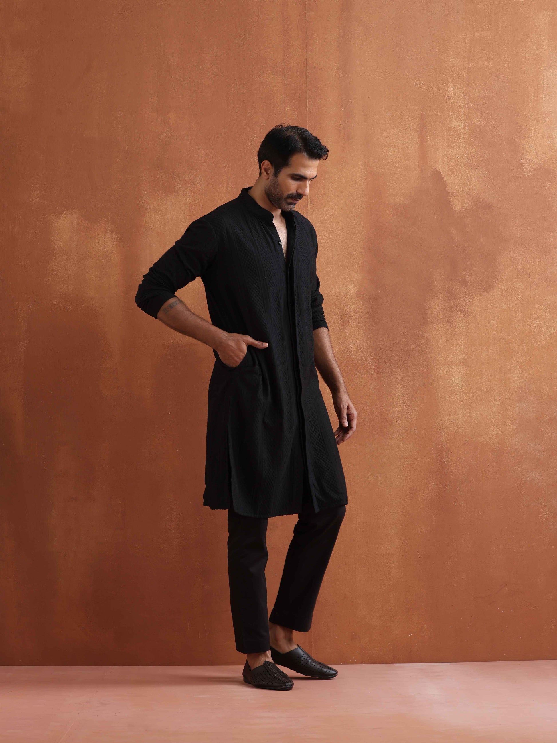 trueBrowns Men's Black Textured Cotton Dobby Front Open Kurta | Swadesiicart