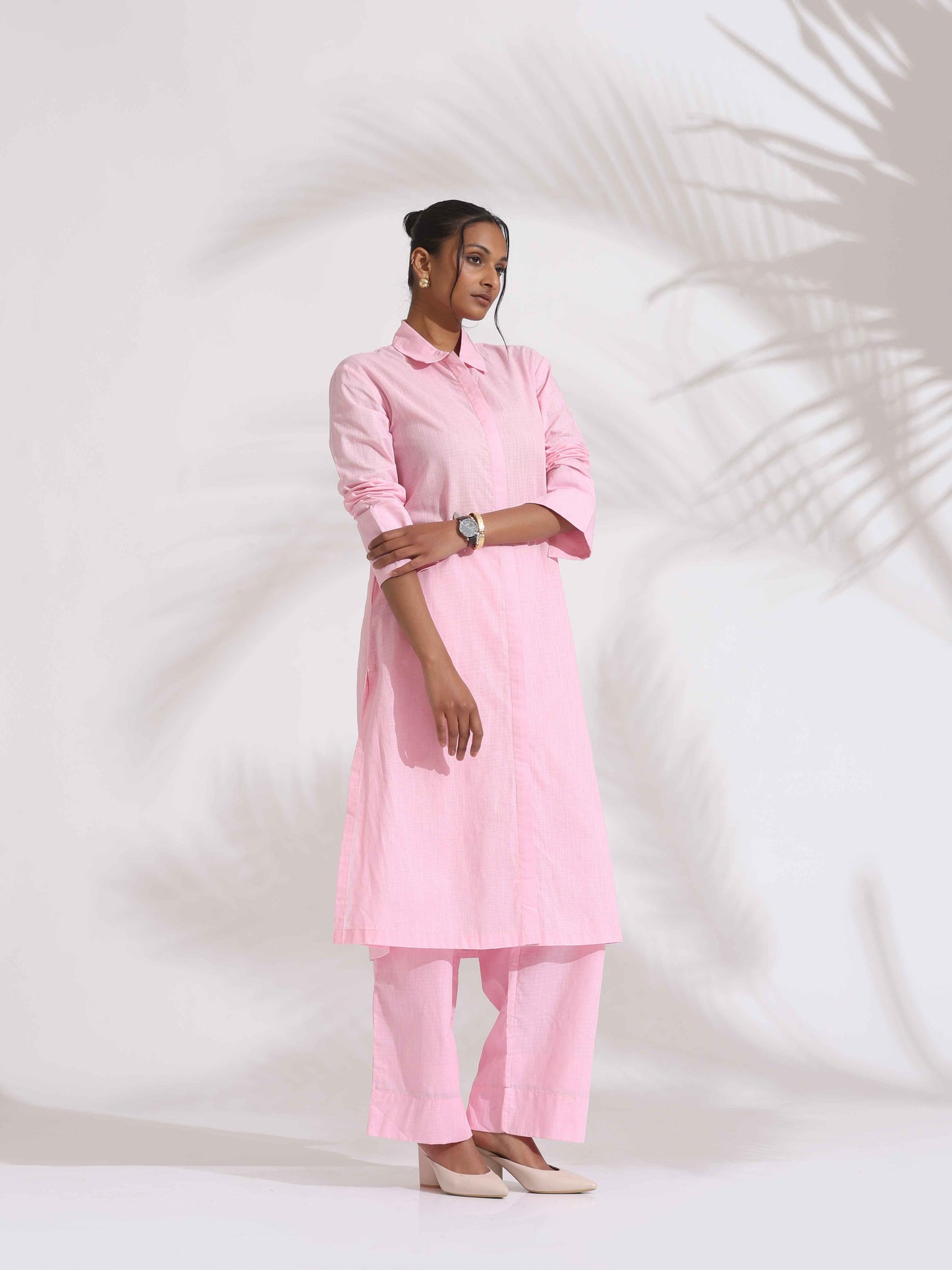 trueBrowns Pink Cotton Embroidered Kurta Set | Swadesiicart