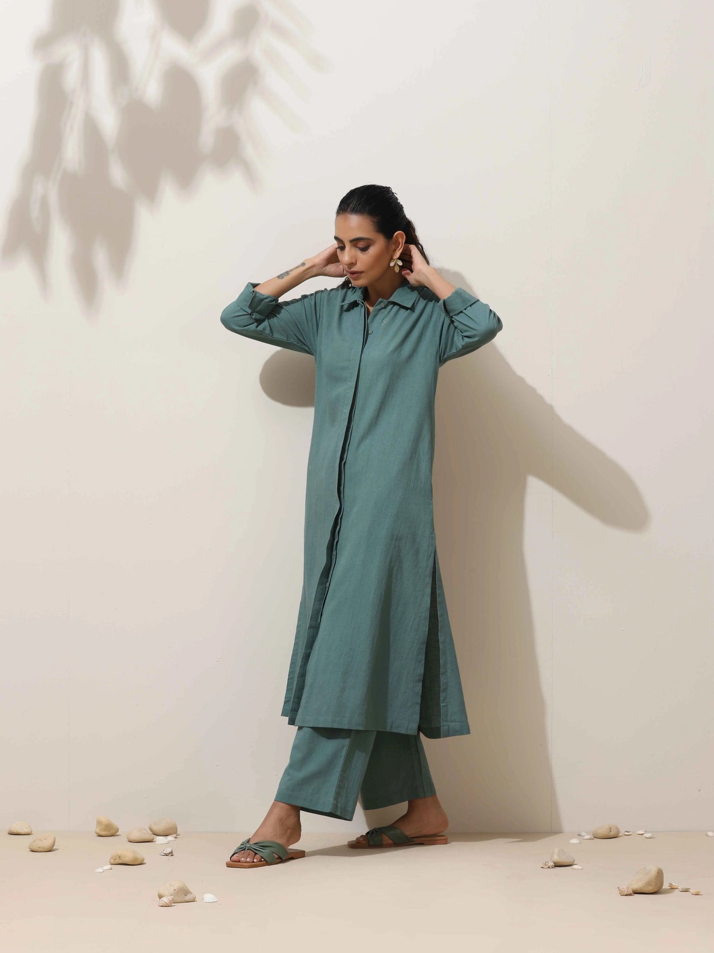 trueBrowns Green Cotton Linen Kurta Pant Set | Swadesiicart