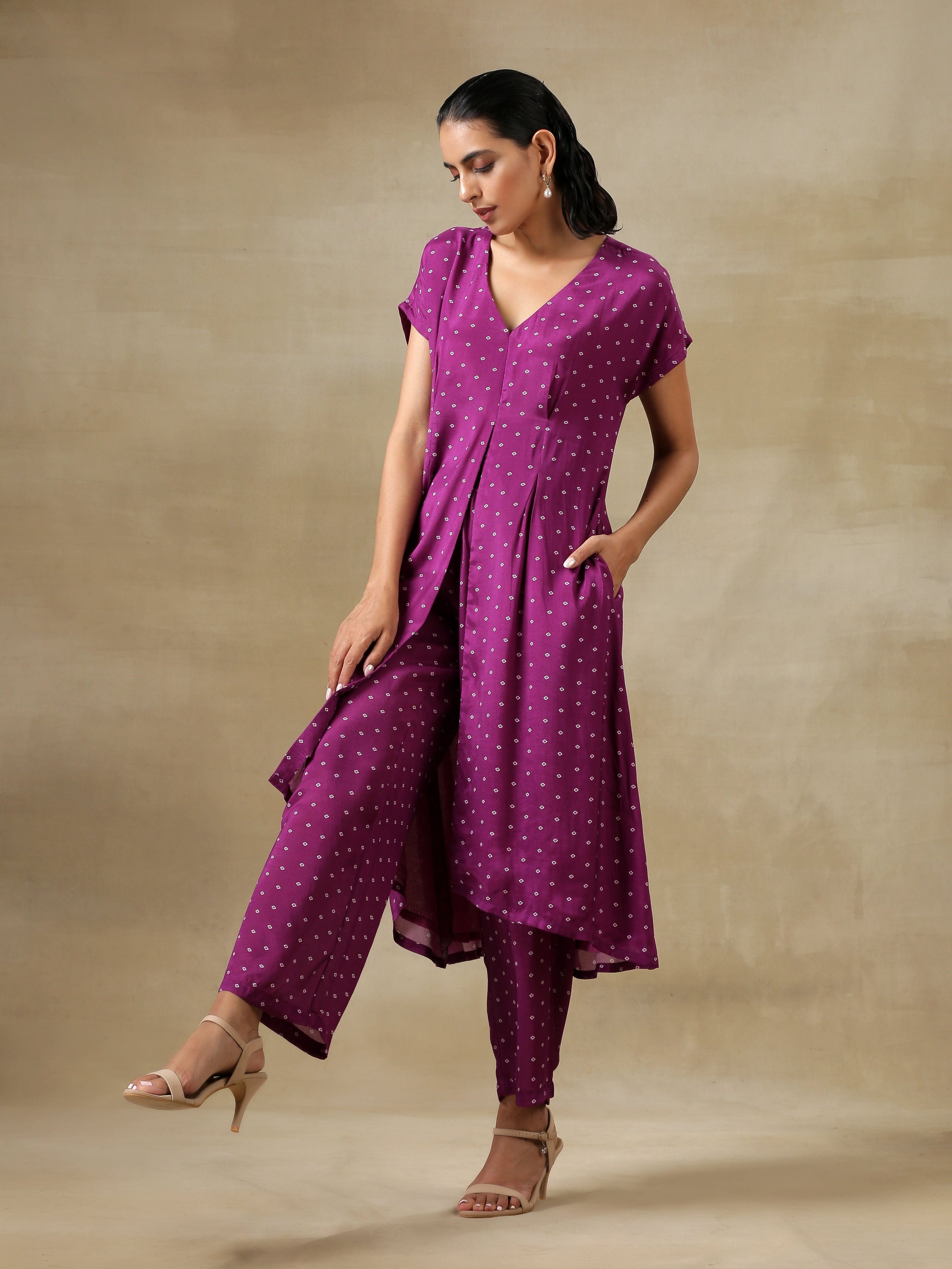 trueBrowns Purple Bandhani Printed Silk Drop Shoulder Kurta Pant Set | Swadesiicart