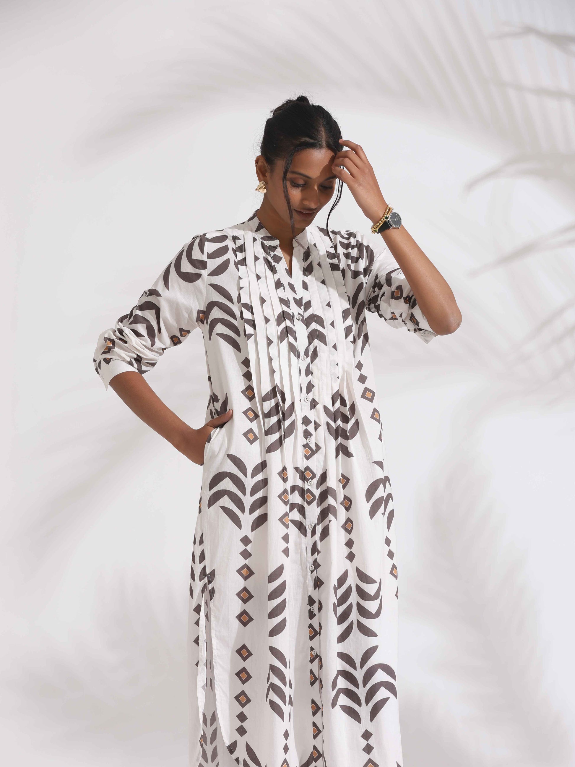 trueBrowns White Cotton Stripe Print Pleated Kurta Set | Swadesiicart