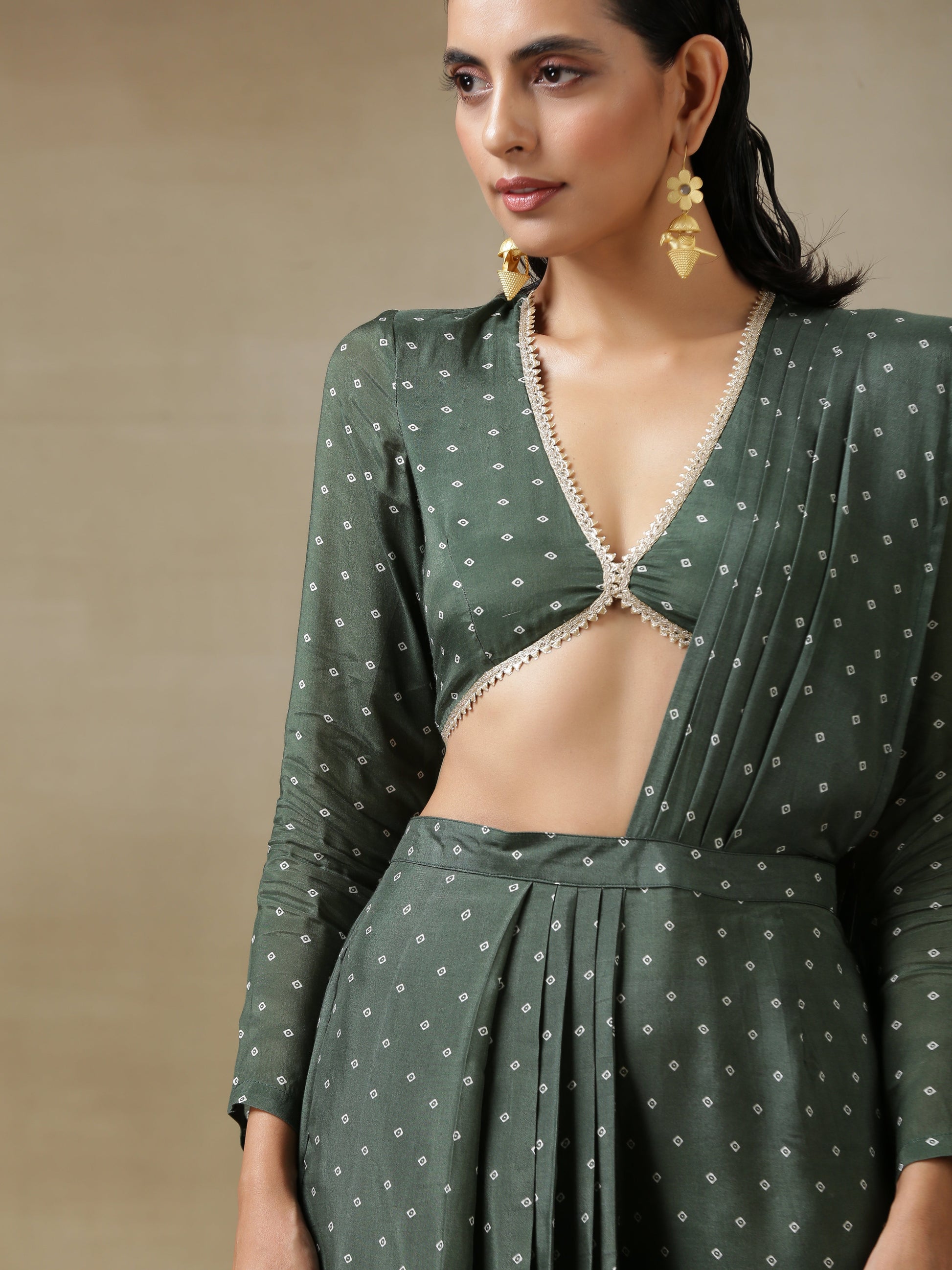 trueBrowns Dark Green Bandhani Printed Silk Full Sleeve Blouse | Swadesiicart